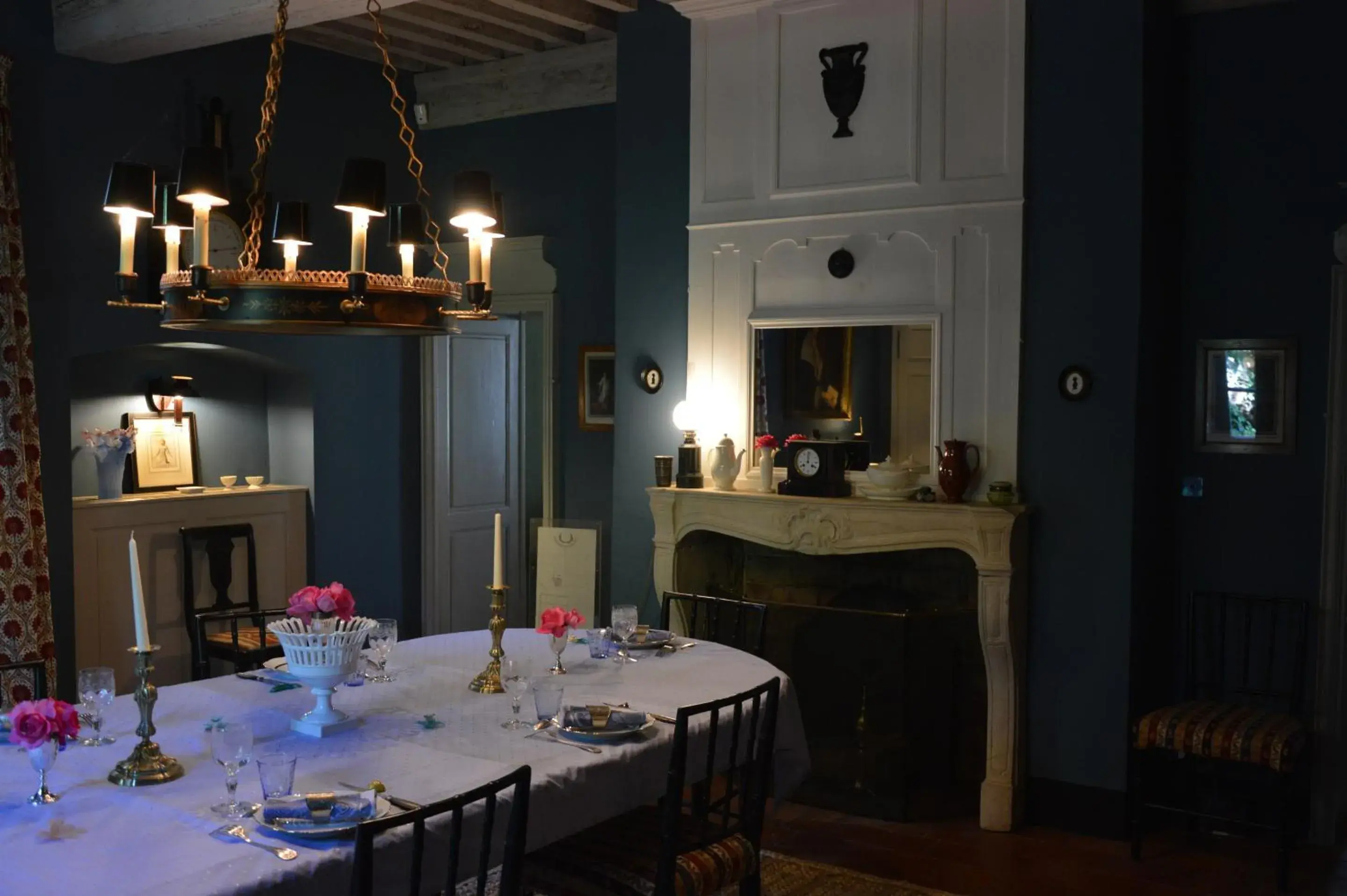 Dining area in Maison d'hôtes - Les Tillets Dining area in Maison d'hôtes - Les Tillets