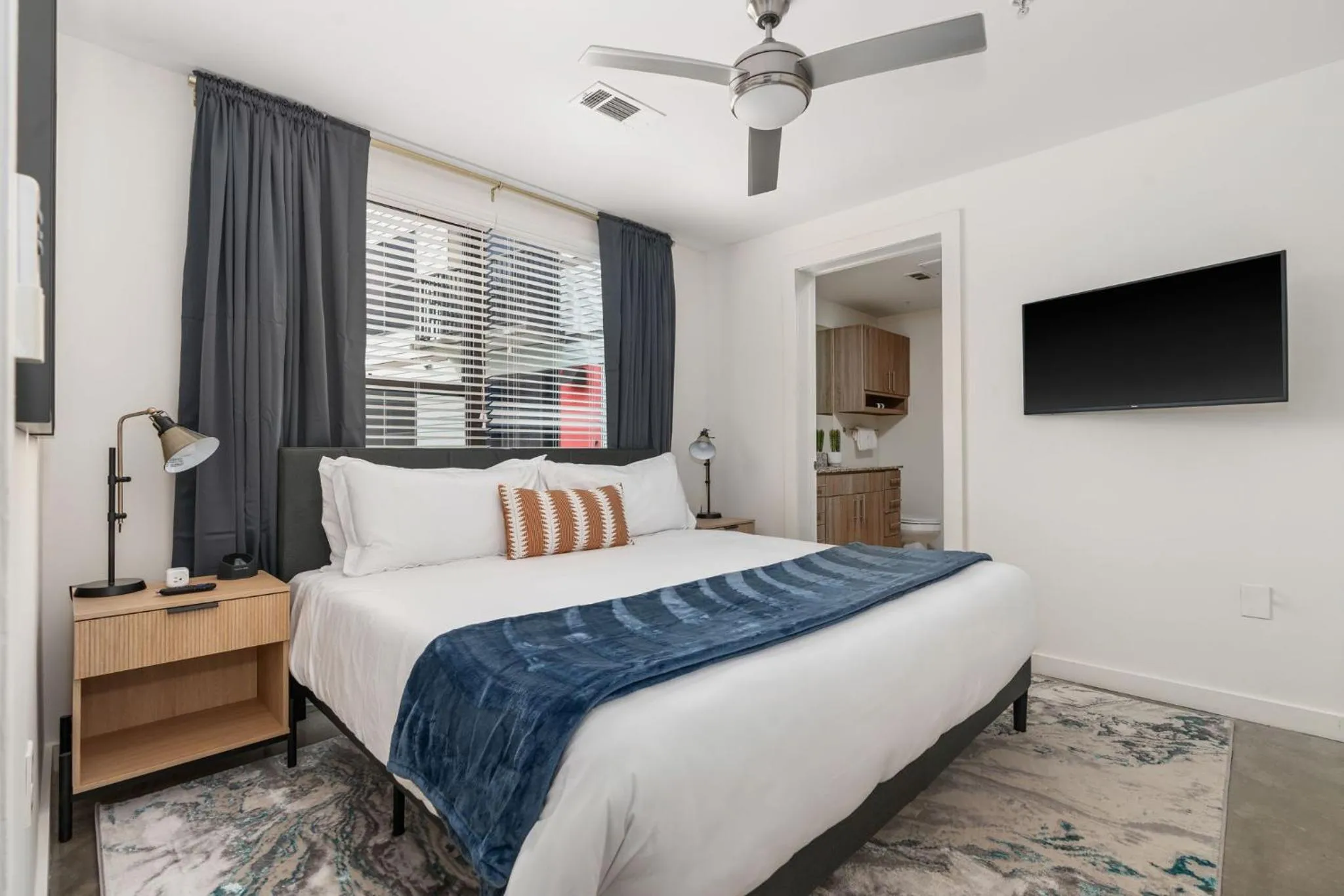 Bed in Lodgeur Midtown, Houston - close to Downtown & Texas Medical Center