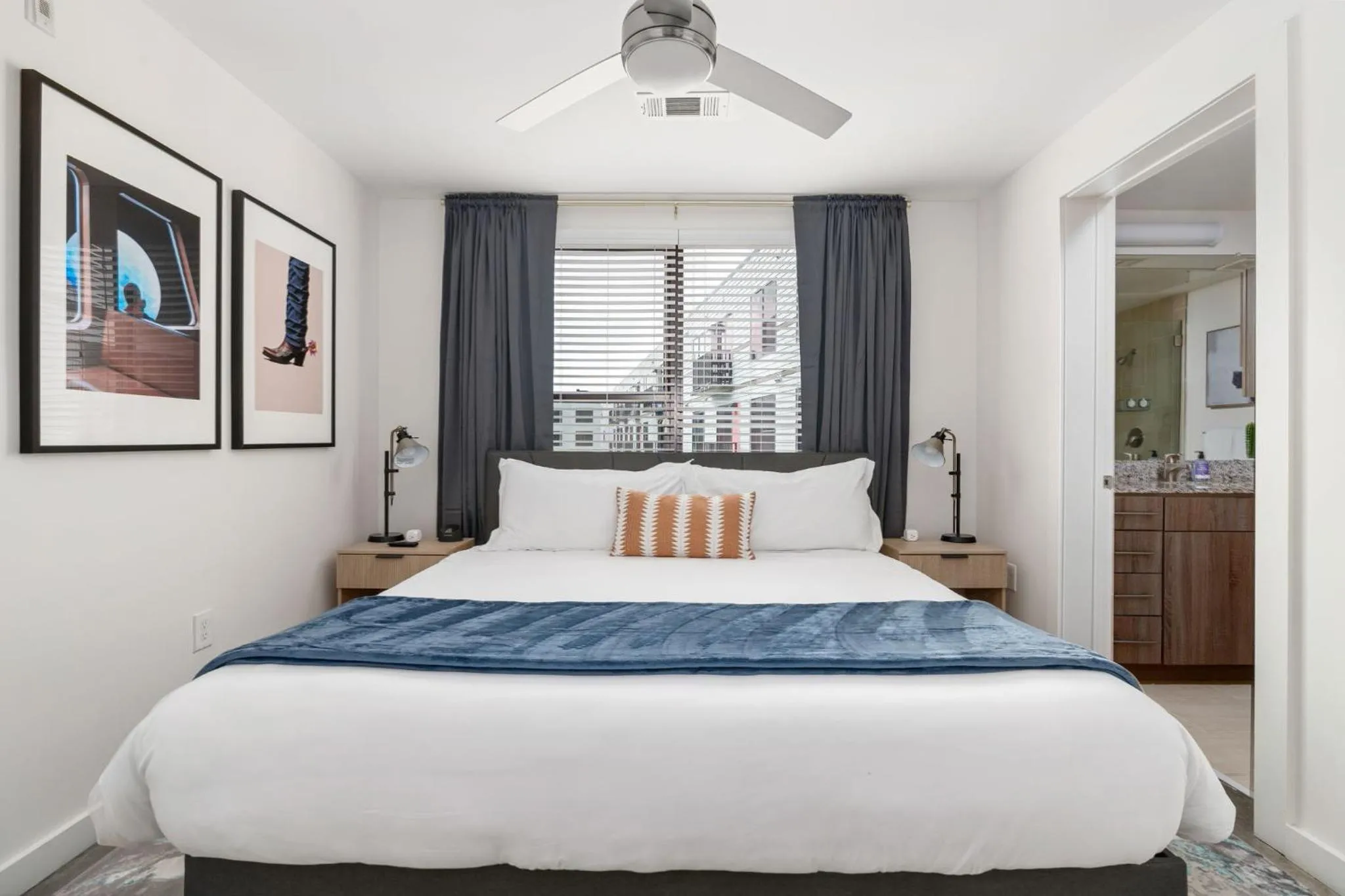 Bed in Lodgeur Midtown, Houston - close to Downtown & Texas Medical Center