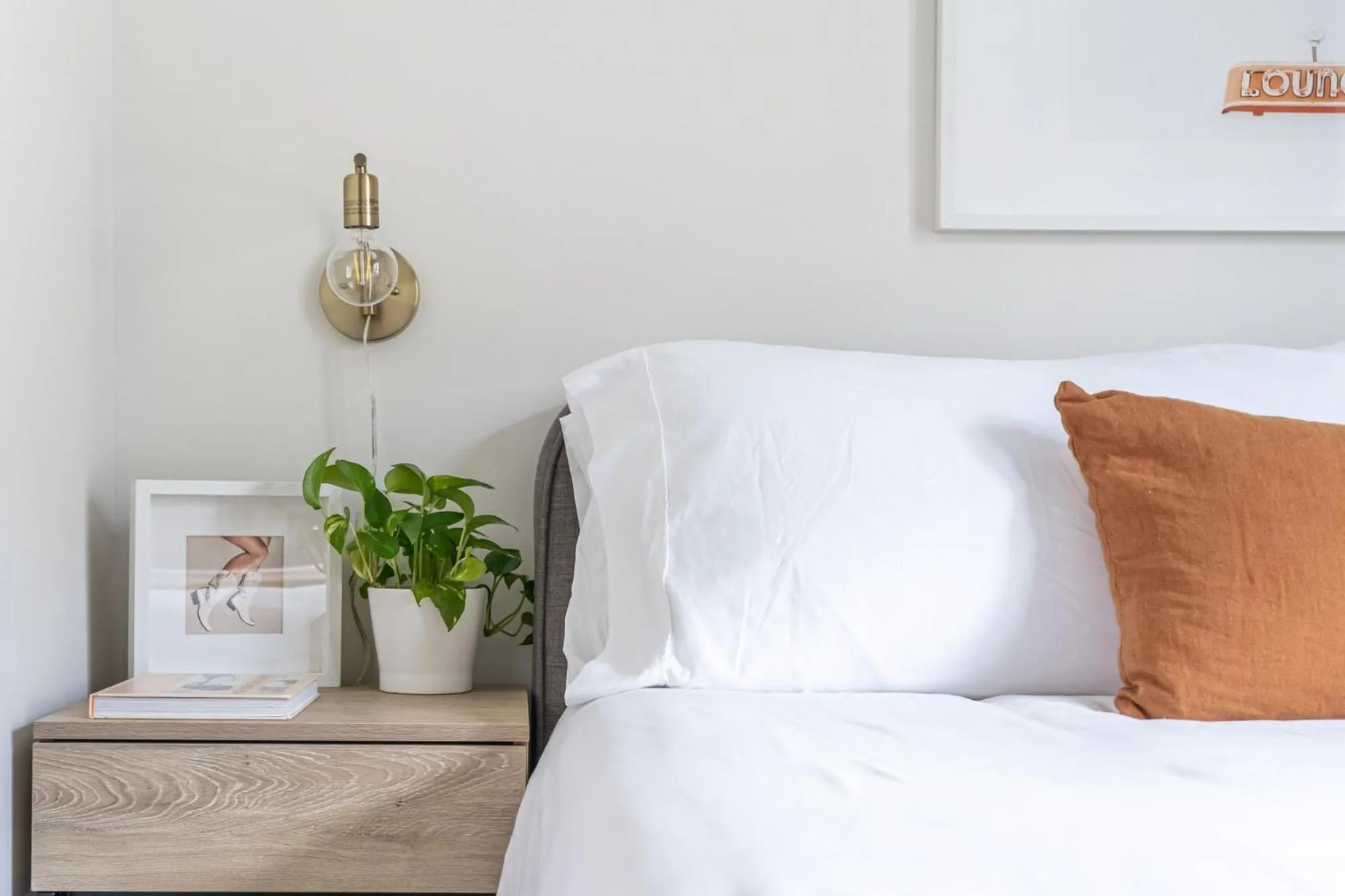 Decorative detail, Bed in Lodgeur Midtown, Houston - close to Downtown & Texas Medical Center
