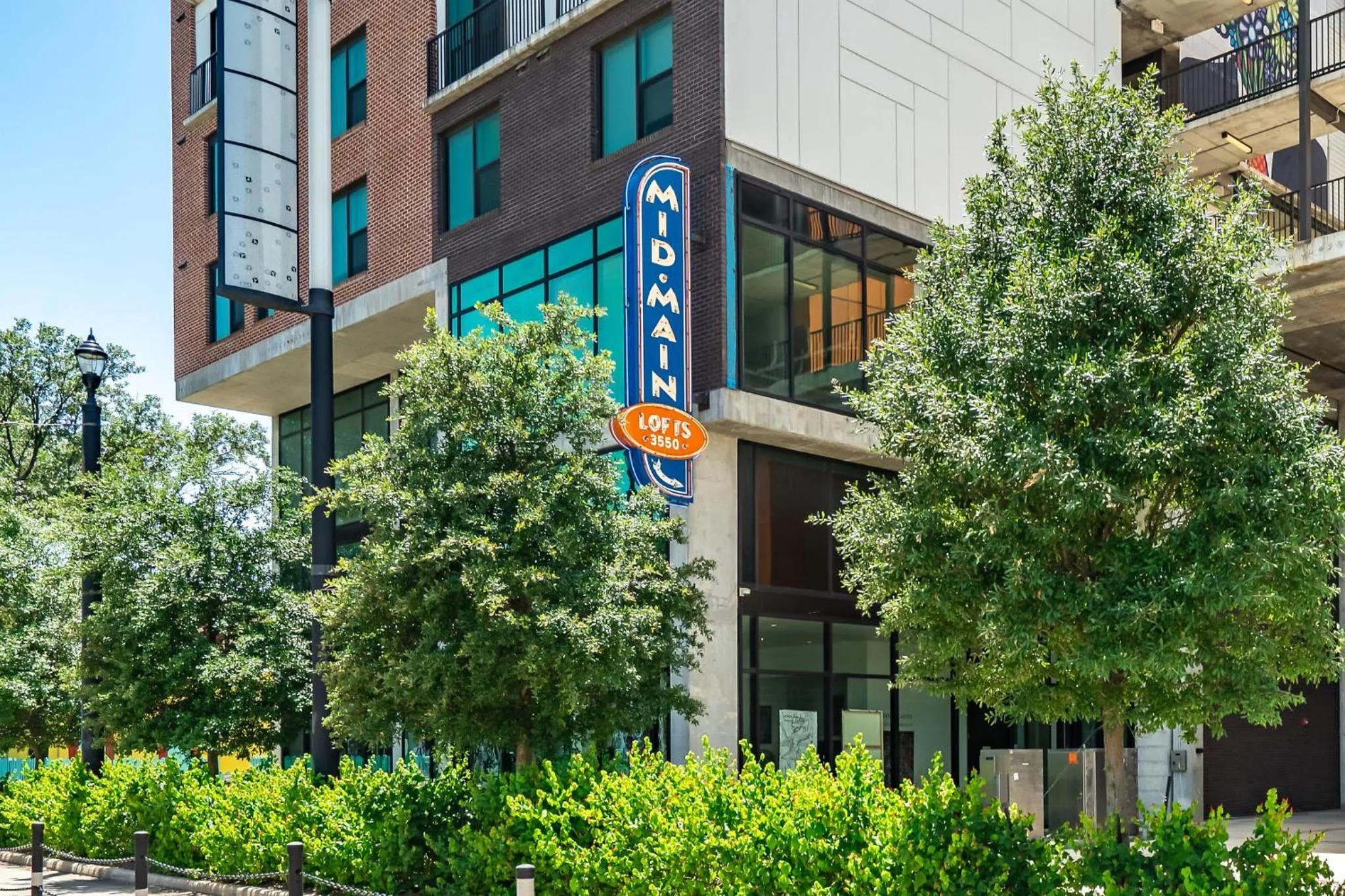 Property building in Lodgeur Midtown, Houston - close to Downtown & Texas Medical Center