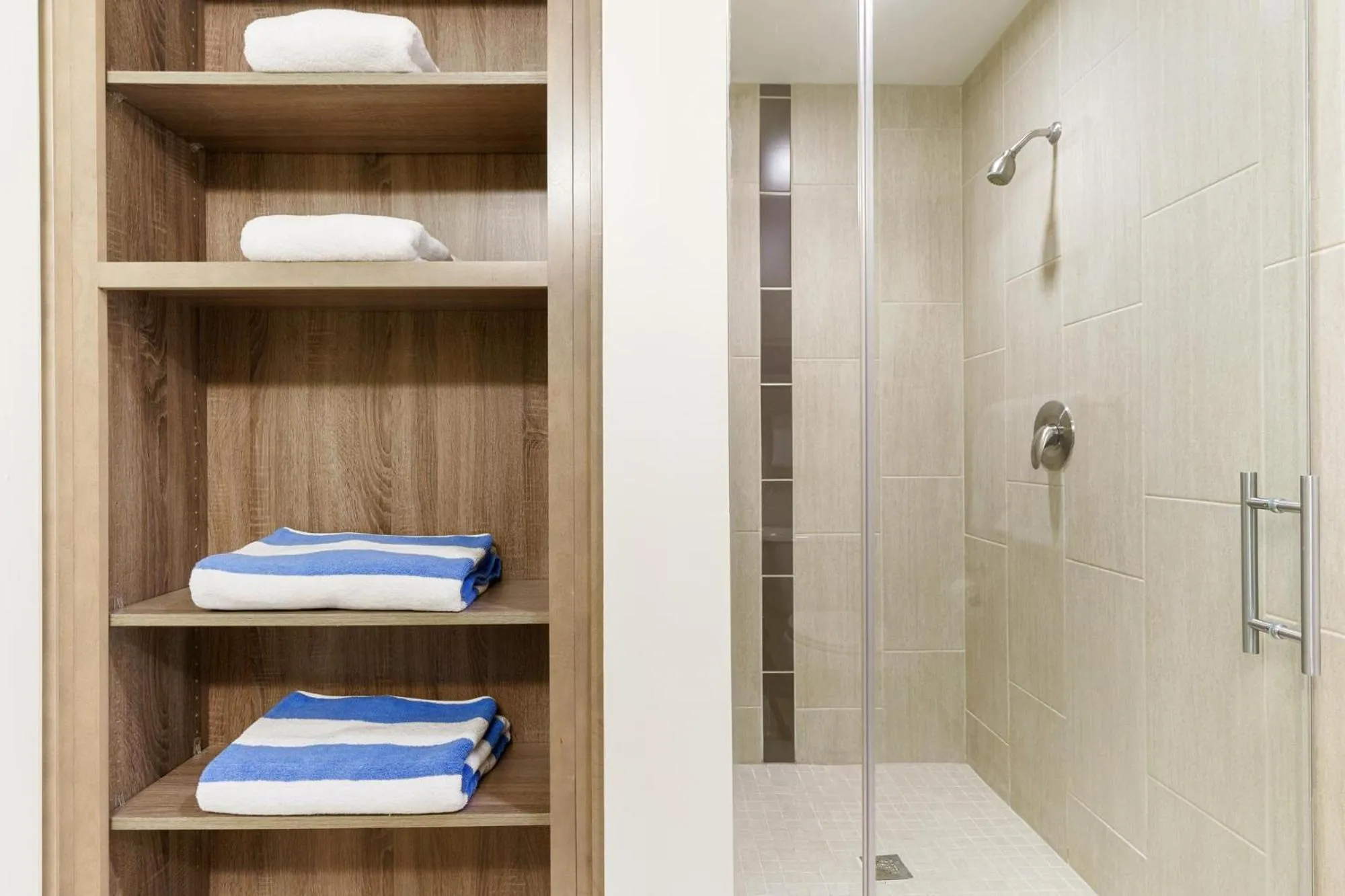 Shower in Lodgeur Midtown, Houston - close to Downtown & Texas Medical Center