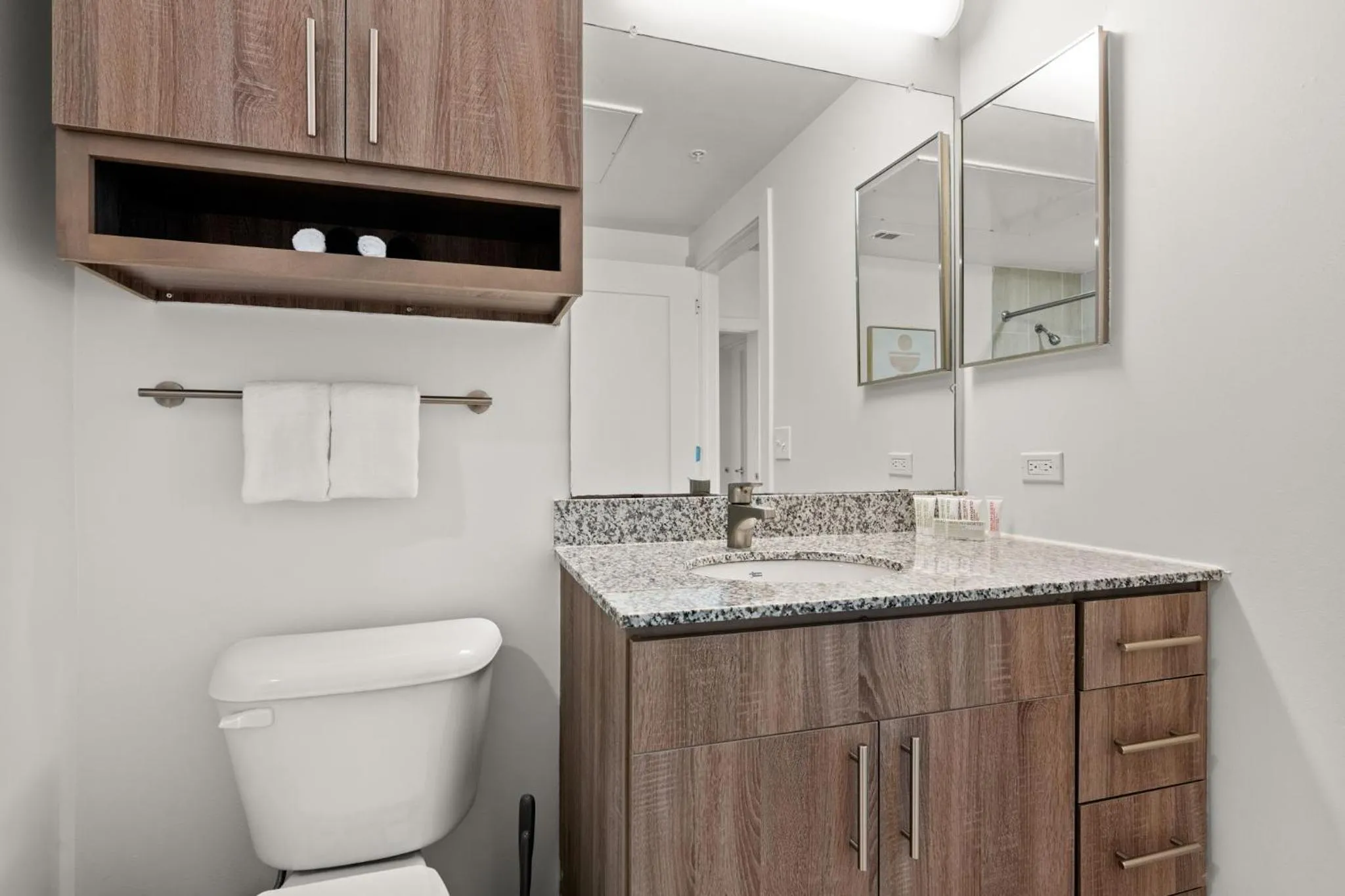 Toilet in Lodgeur Midtown, Houston - close to Downtown & Texas Medical Center