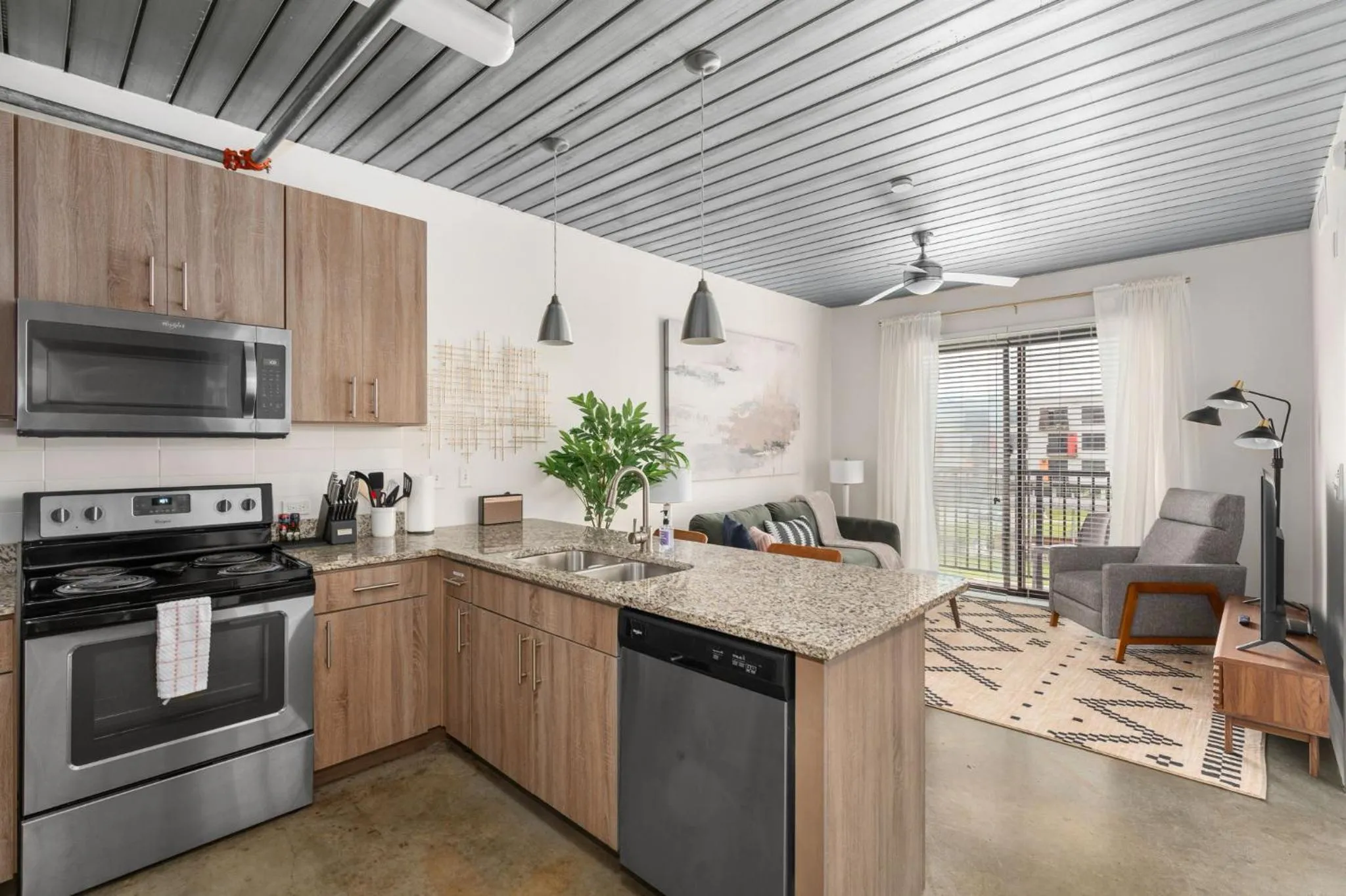 Kitchen or kitchenette in Lodgeur Midtown, Houston - close to Downtown & Texas Medical Center