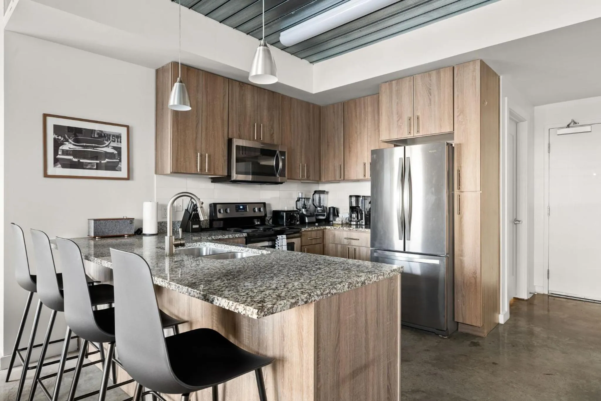 Kitchen or kitchenette in Lodgeur Midtown, Houston - close to Downtown & Texas Medical Center
