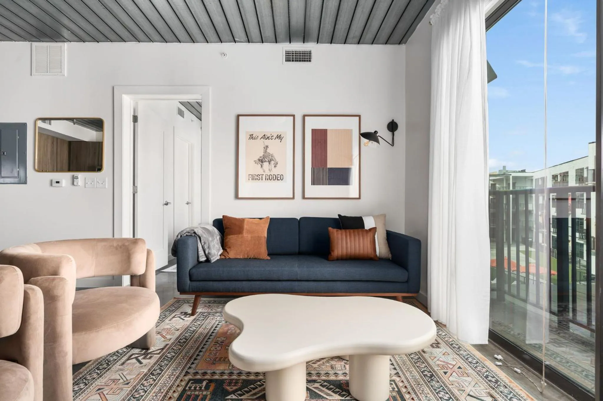Living room in Lodgeur Midtown, Houston - close to Downtown & Texas Medical Center
