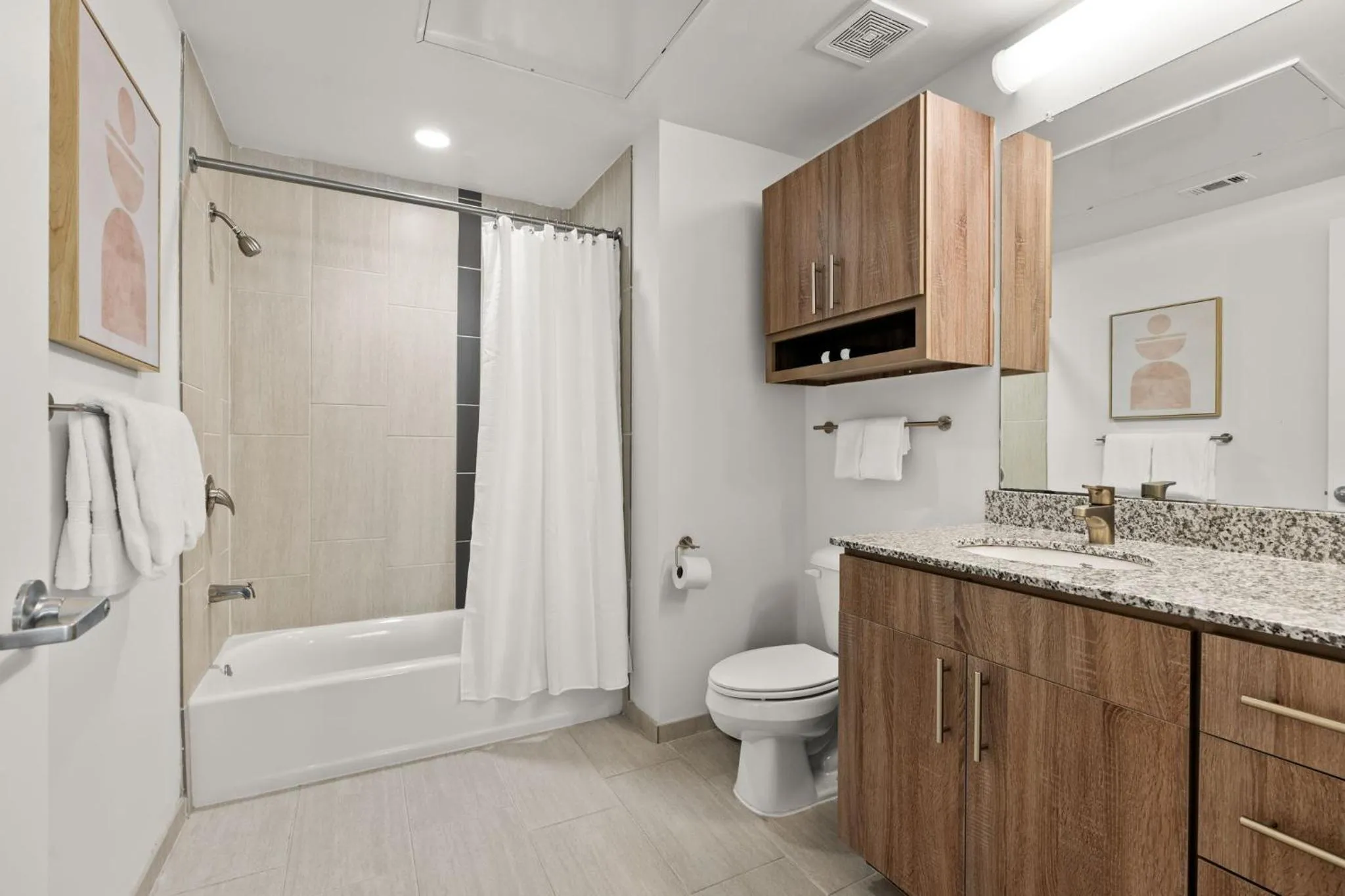 Shower in Lodgeur Midtown, Houston - close to Downtown & Texas Medical Center