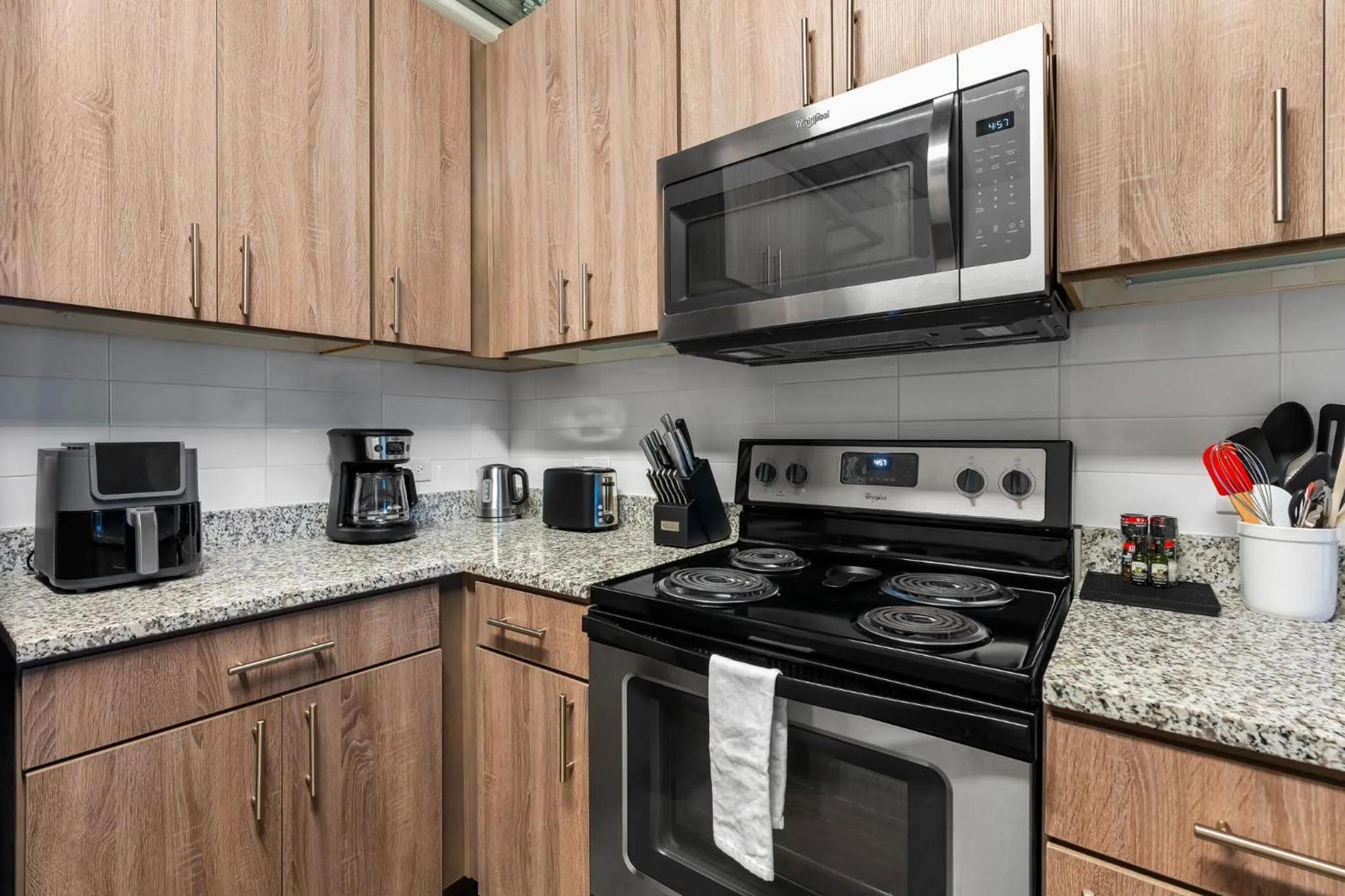 Coffee/tea facilities in Lodgeur Midtown, Houston - close to Downtown & Texas Medical Center