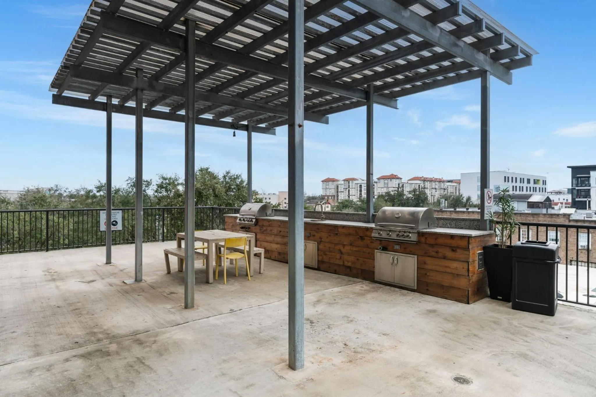 BBQ facilities in Lodgeur Midtown, Houston - close to Downtown & Texas Medical Center