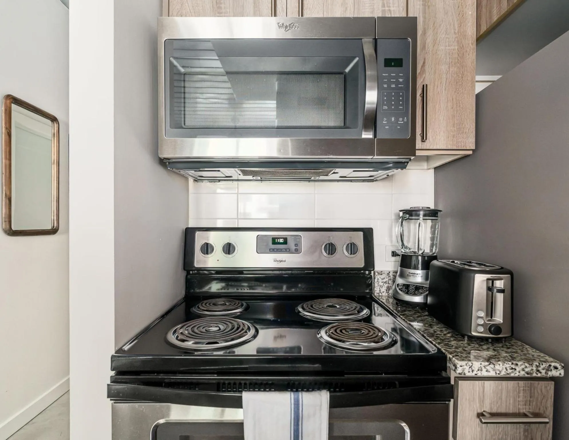 Kitchen or kitchenette in Lodgeur Midtown, Houston - close to Downtown & Texas Medical Center