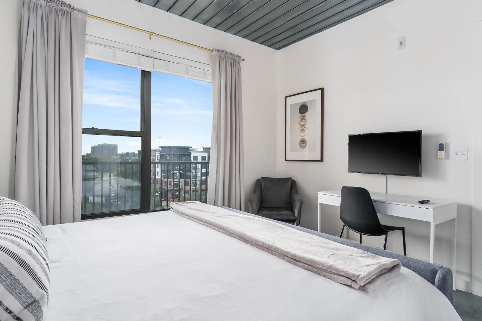 Bed in Lodgeur Midtown, Houston - close to Downtown & Texas Medical Center