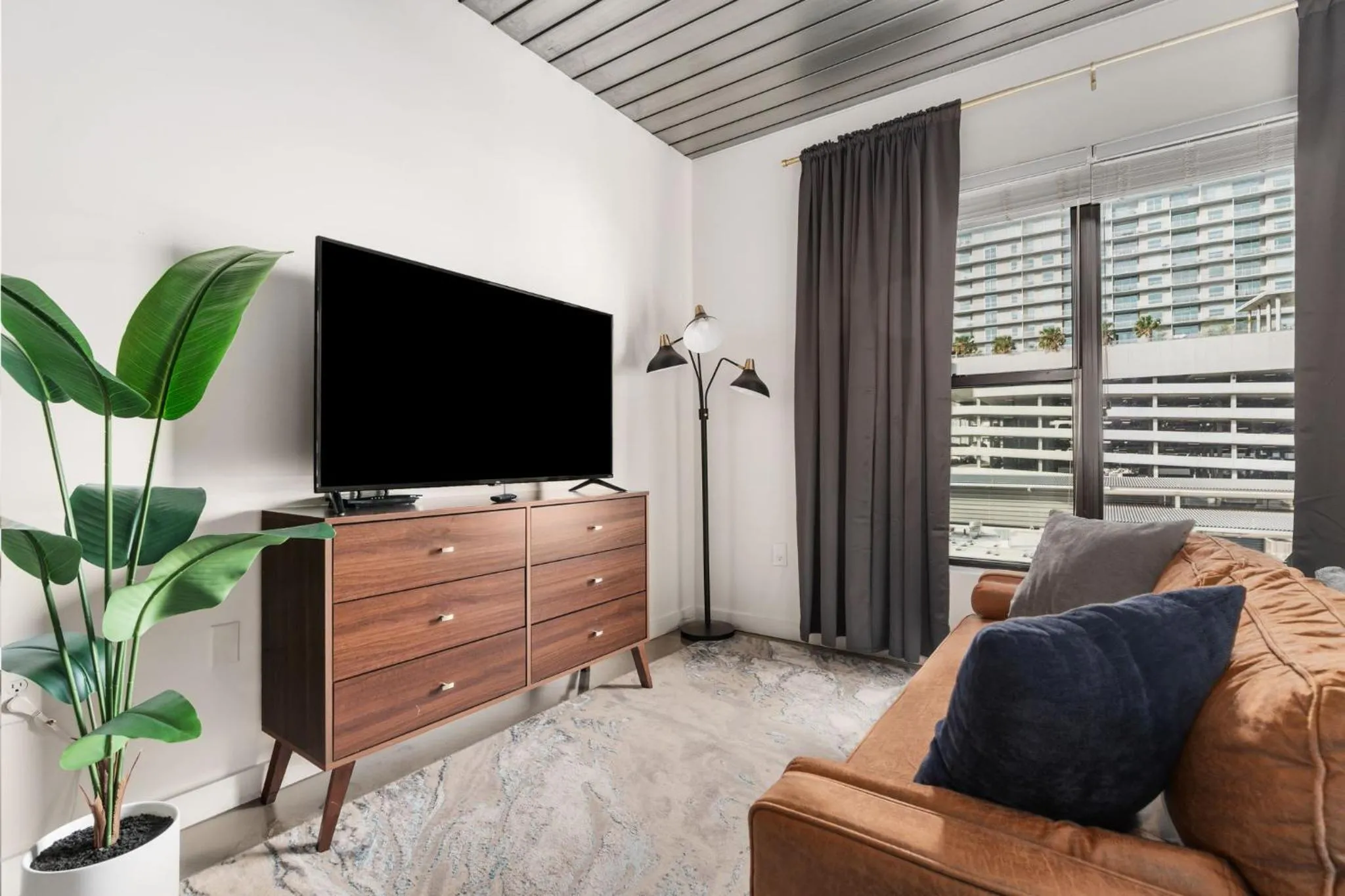 Living room in Lodgeur Midtown, Houston - close to Downtown & Texas Medical Center