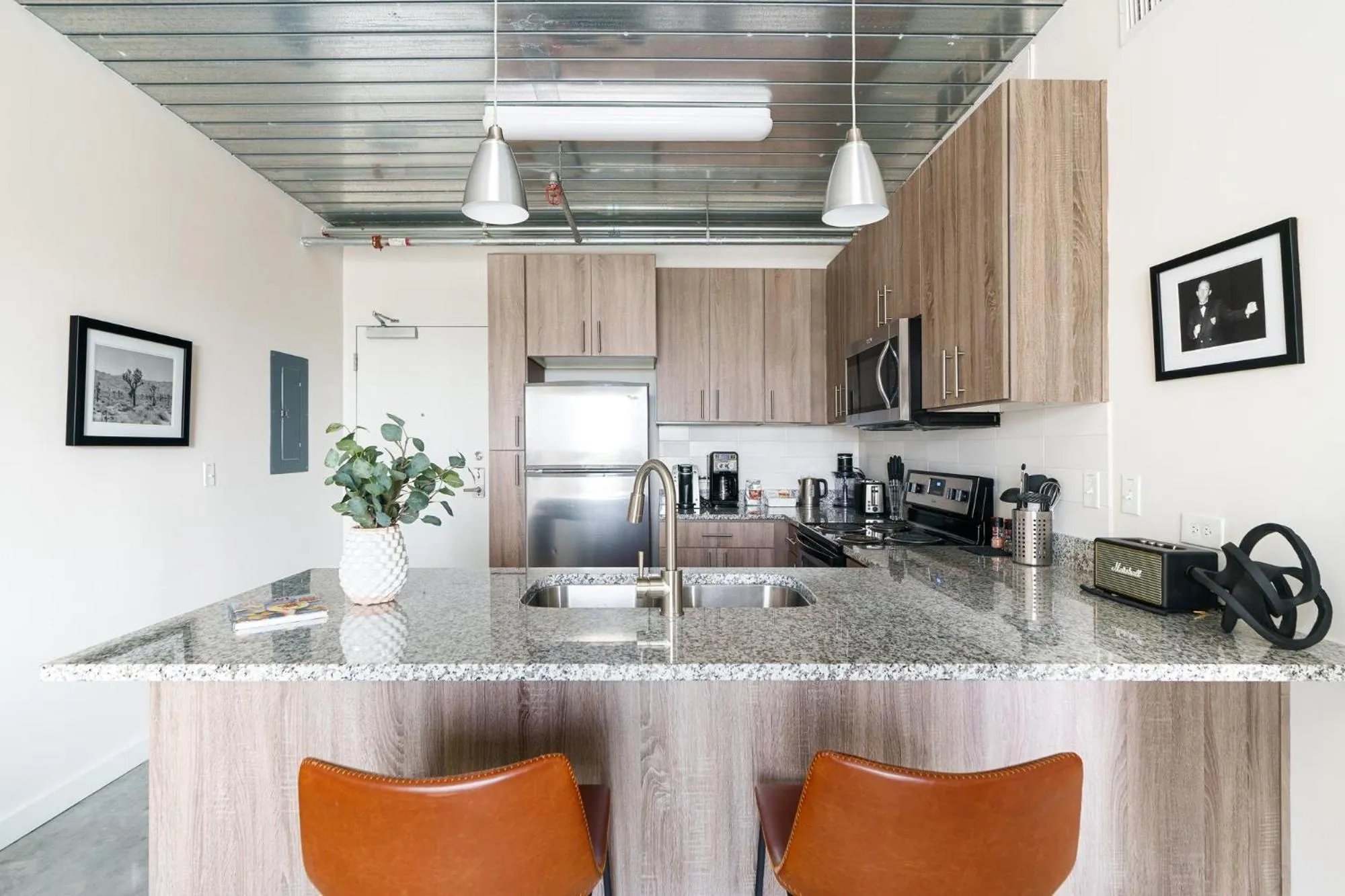 Coffee/tea facilities in Lodgeur Midtown, Houston - close to Downtown & Texas Medical Center