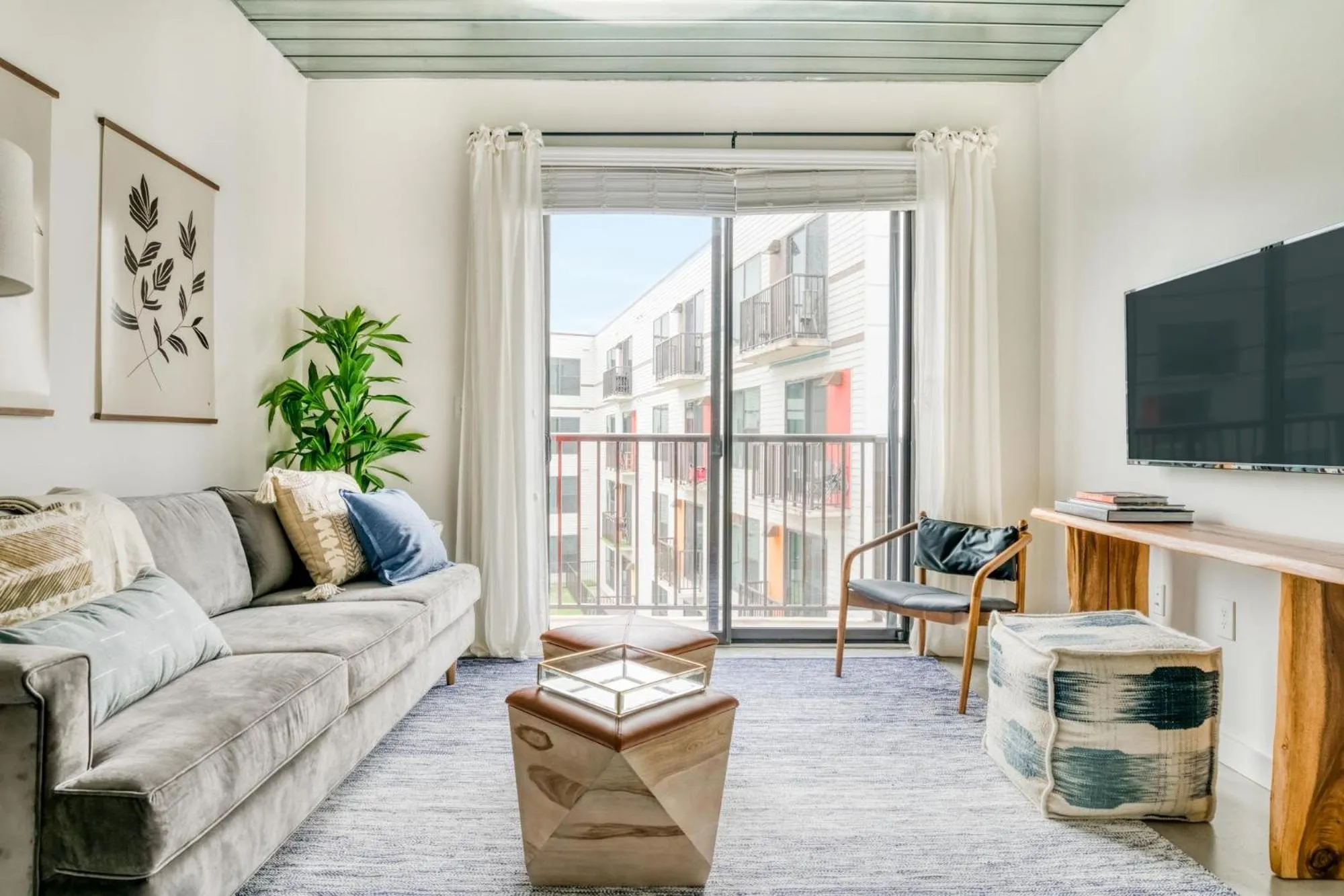 TV and multimedia in Lodgeur Midtown, Houston - close to Downtown & Texas Medical Center