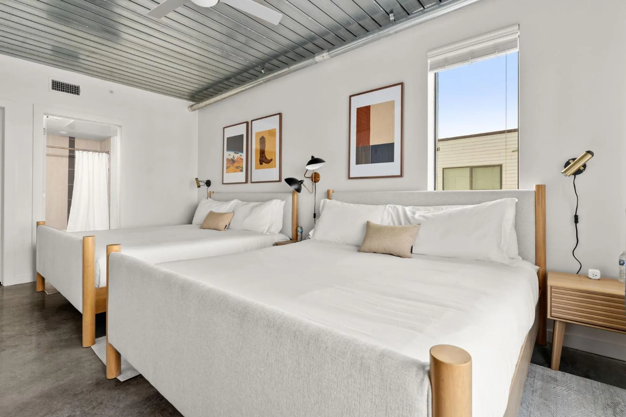 Bed in Lodgeur Midtown, Houston - close to Downtown & Texas Medical Center