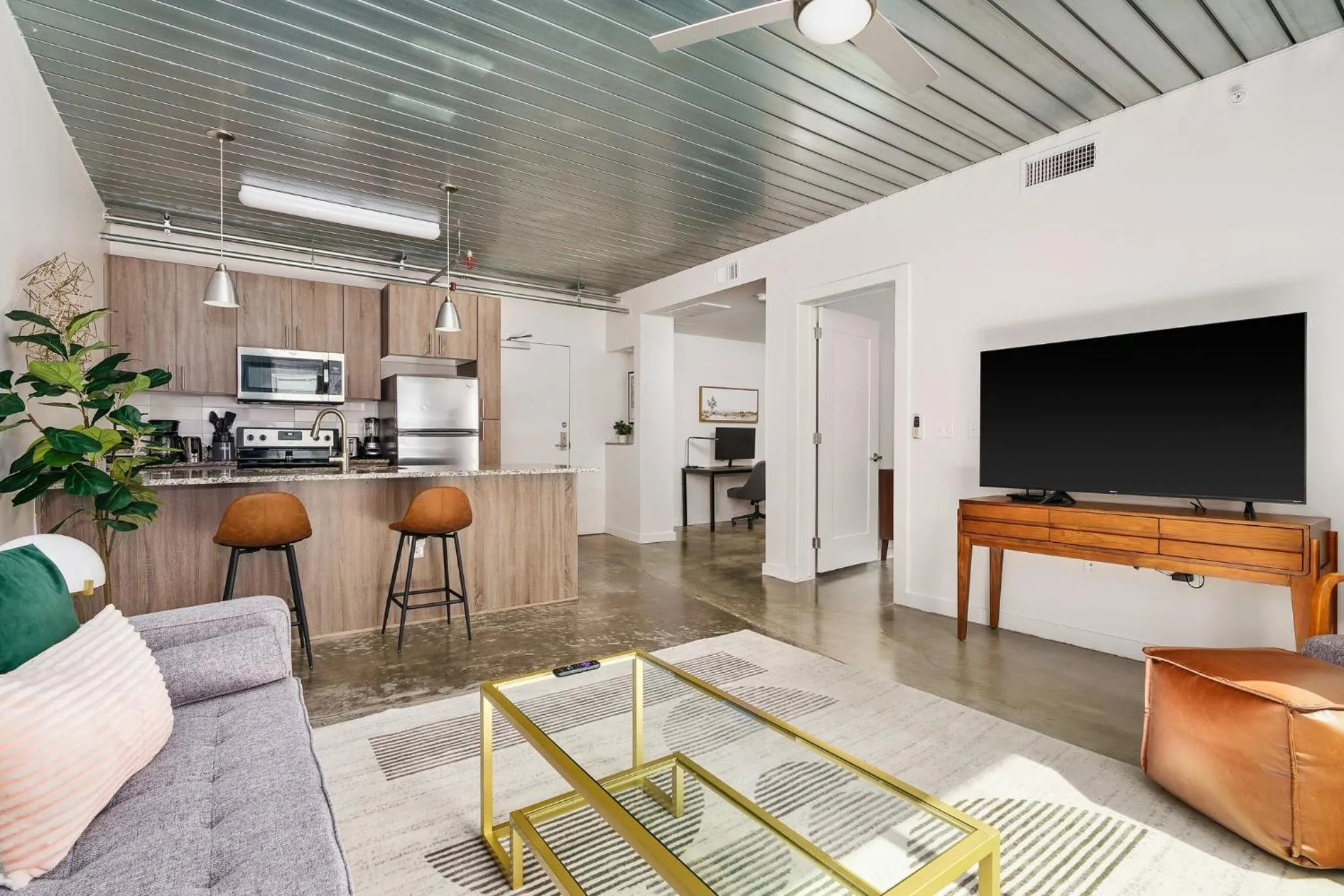 TV and multimedia in Lodgeur Midtown, Houston - close to Downtown & Texas Medical Center