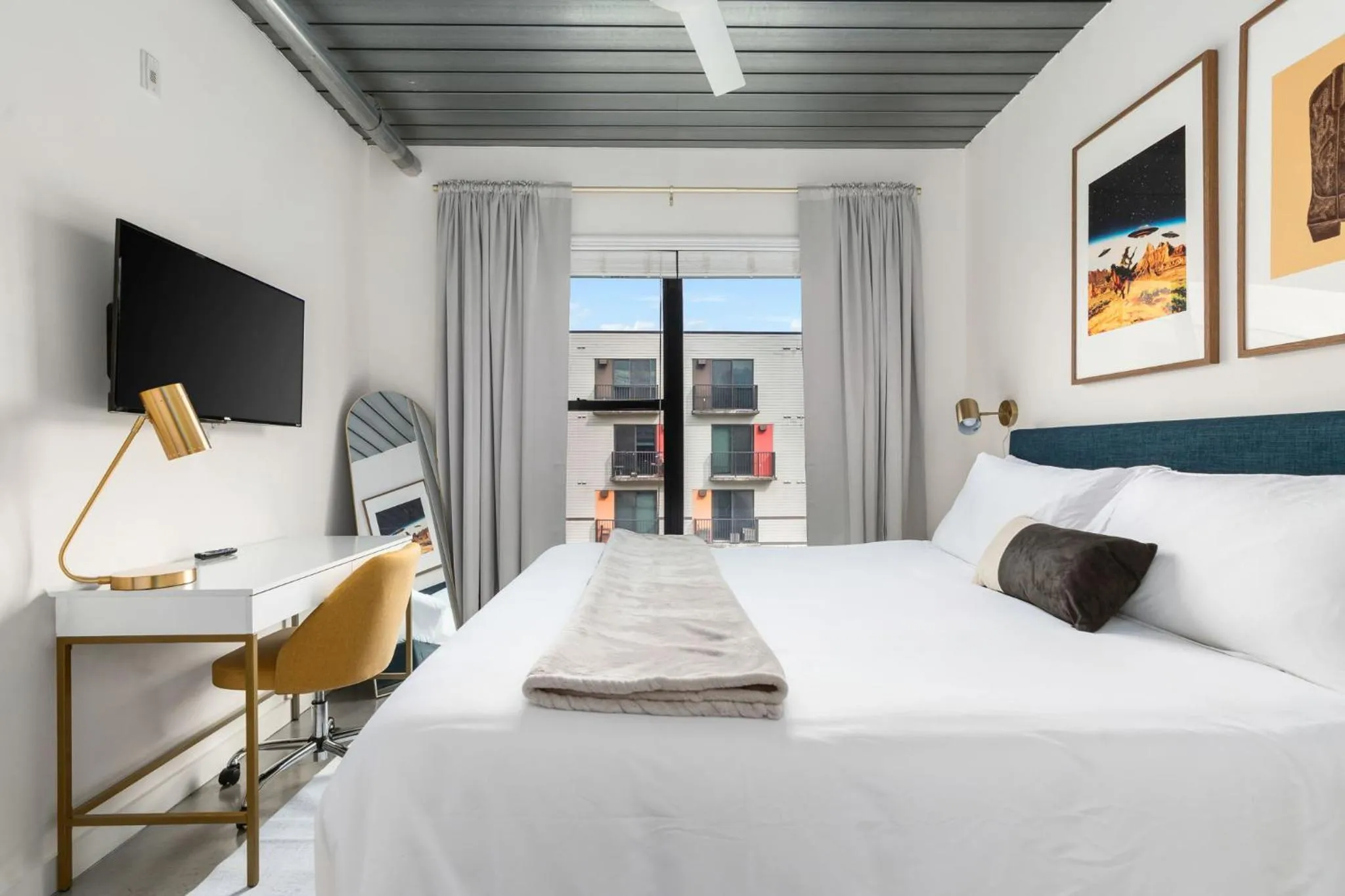 Bed in Lodgeur Midtown, Houston - close to Downtown & Texas Medical Center