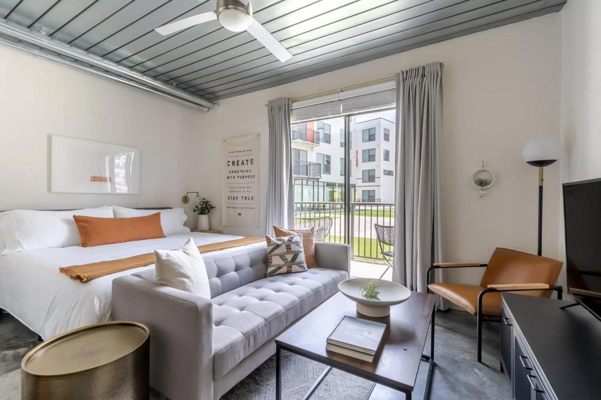 Bed in Lodgeur Midtown, Houston - close to Downtown & Texas Medical Center