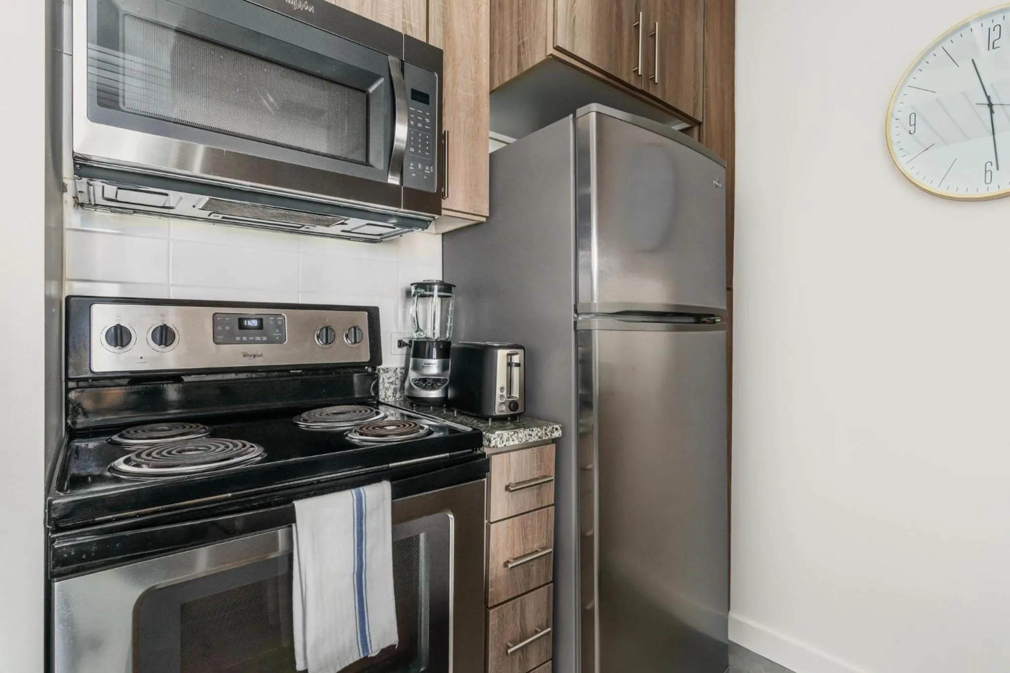 Kitchen or kitchenette in Lodgeur Midtown, Houston - close to Downtown & Texas Medical Center