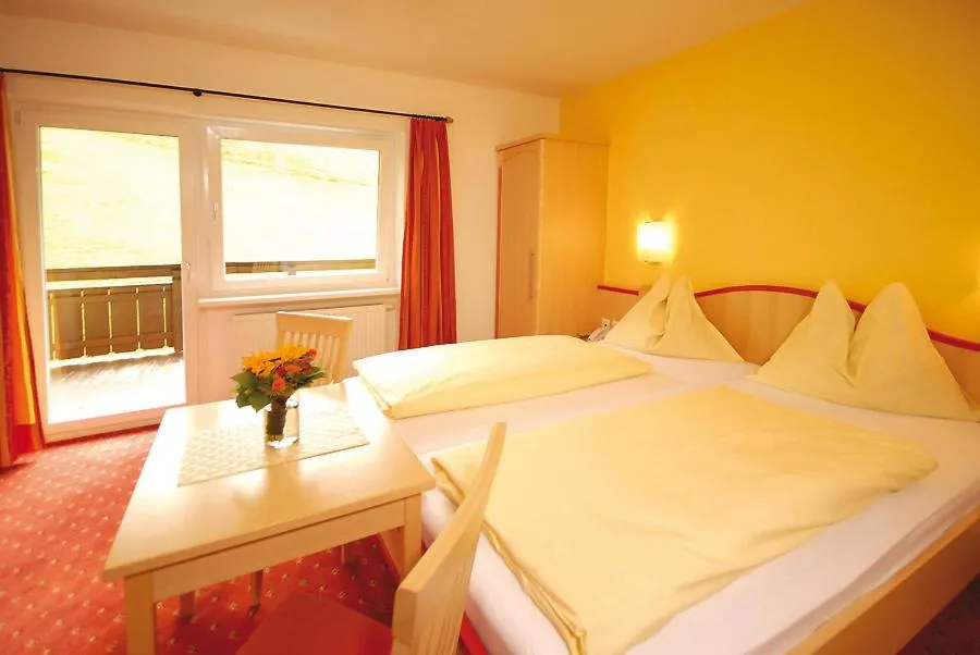 Bedroom, Bed in Hotel Gungau