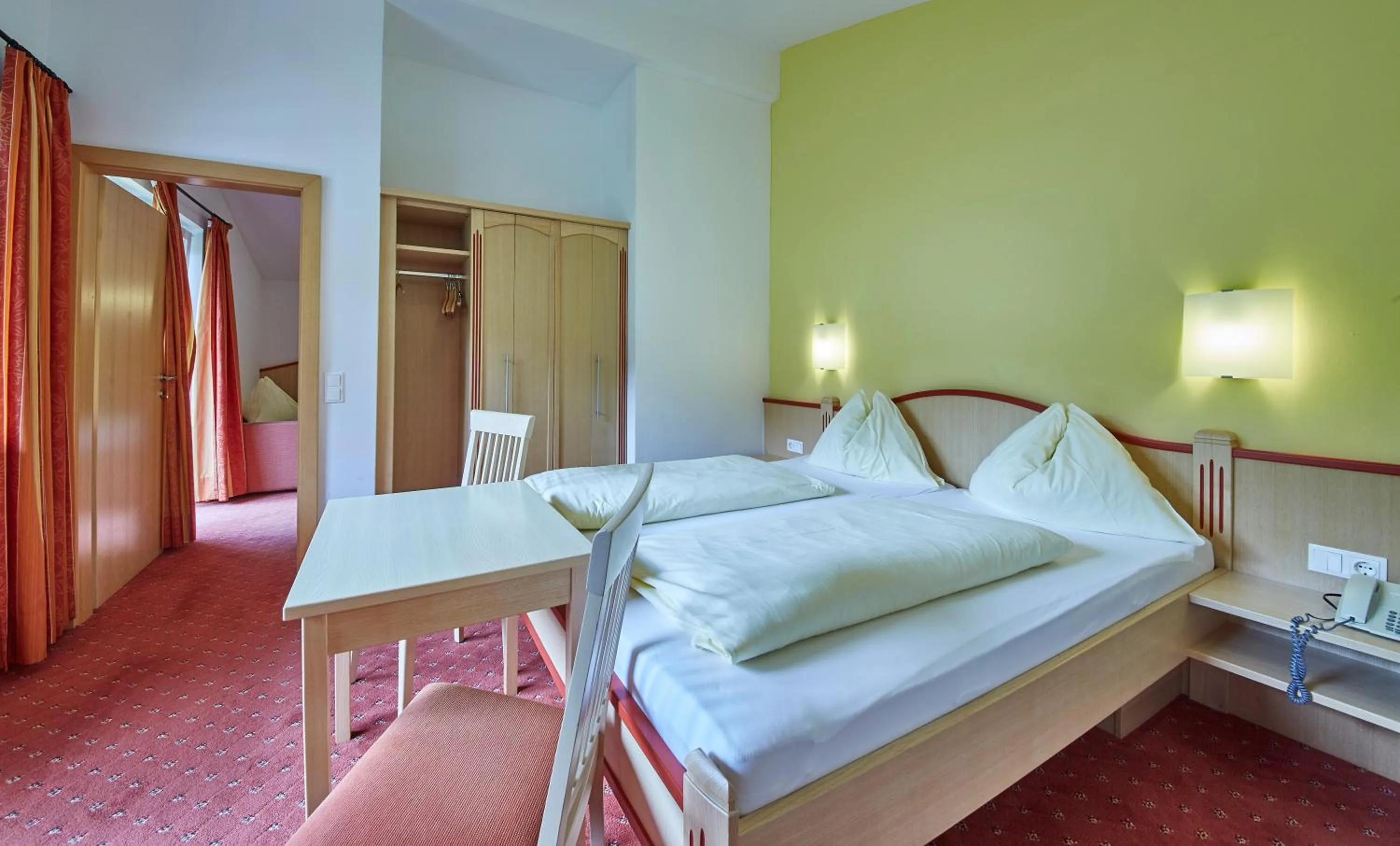 Bedroom, Bed in Hotel Gungau