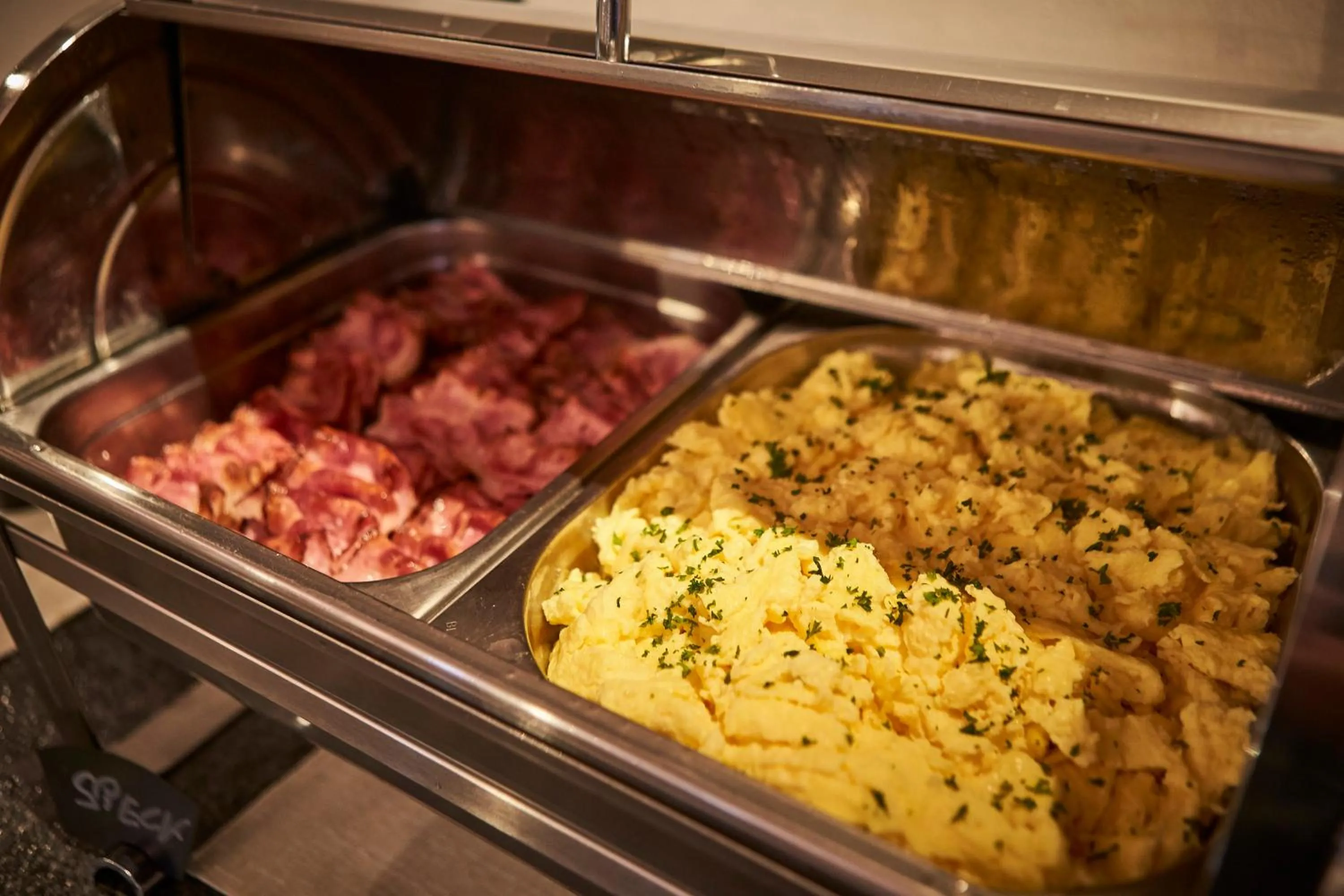 Food in Hotel Gungau