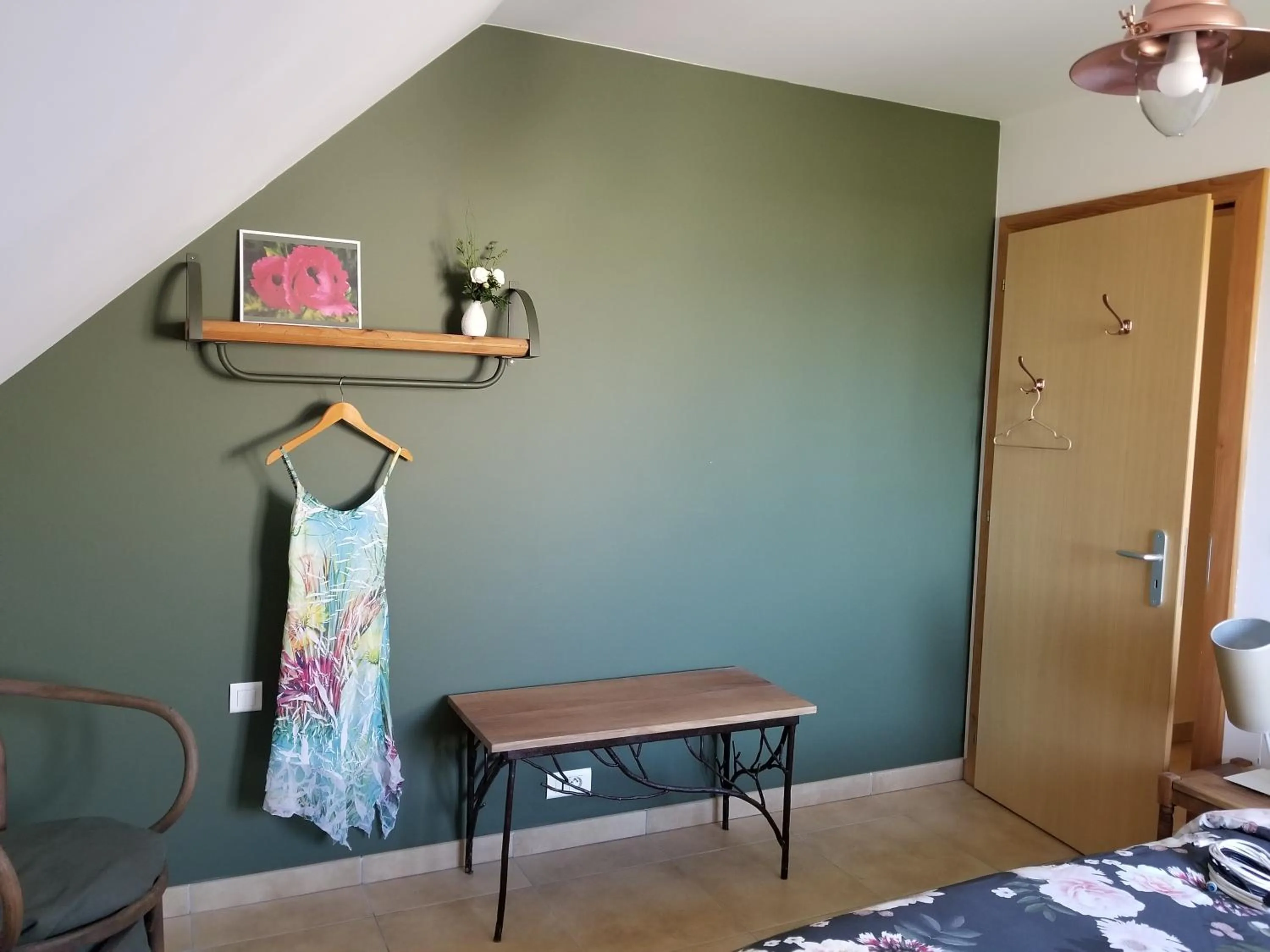 Bedroom, Bed in chambre d'hôtes de charme, un temps en forêt