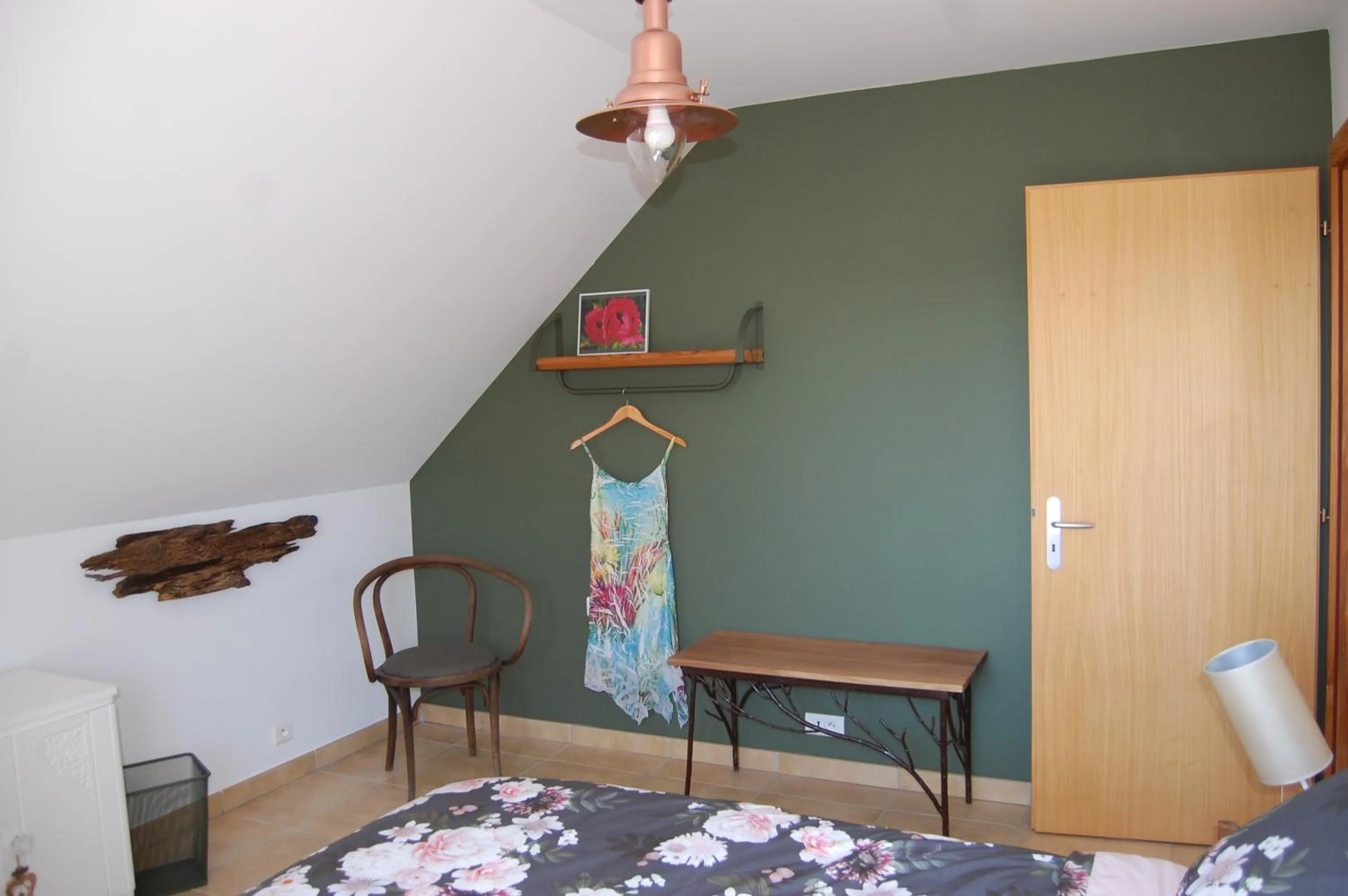 Photo of the whole room, Bed in chambre d'hôtes de charme, un temps en forêt