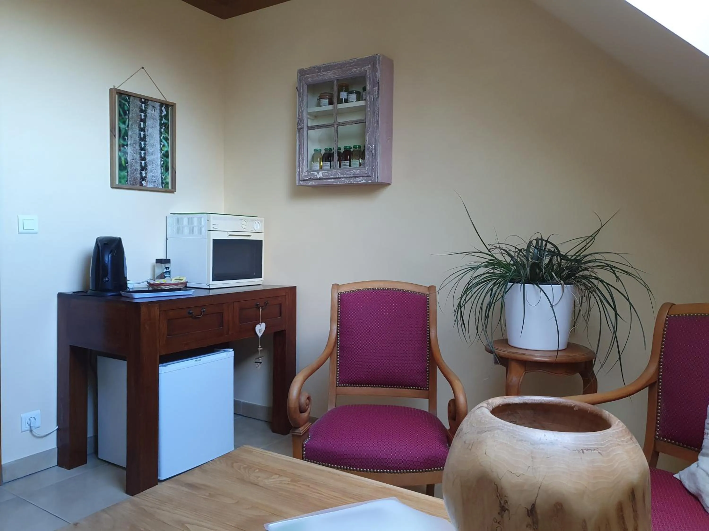 Dining area in chambre d'hôtes de charme, un temps en forêt