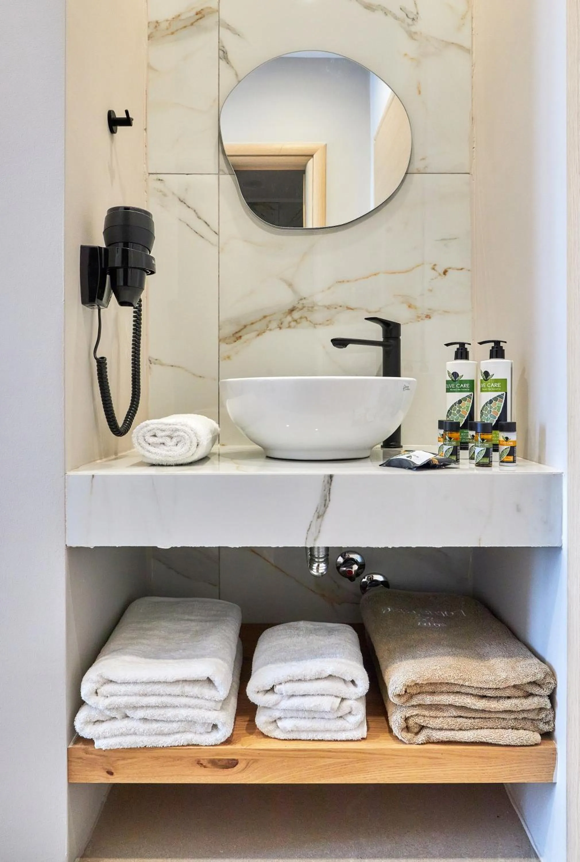 Bathroom in Memory Hotel