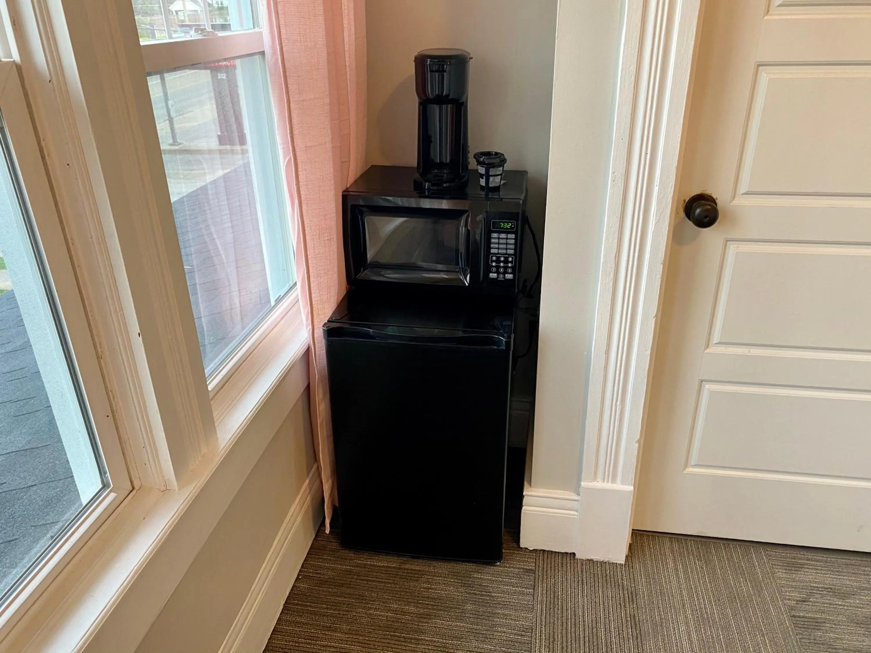 Twin Lakes Creamery, Grill & Inn