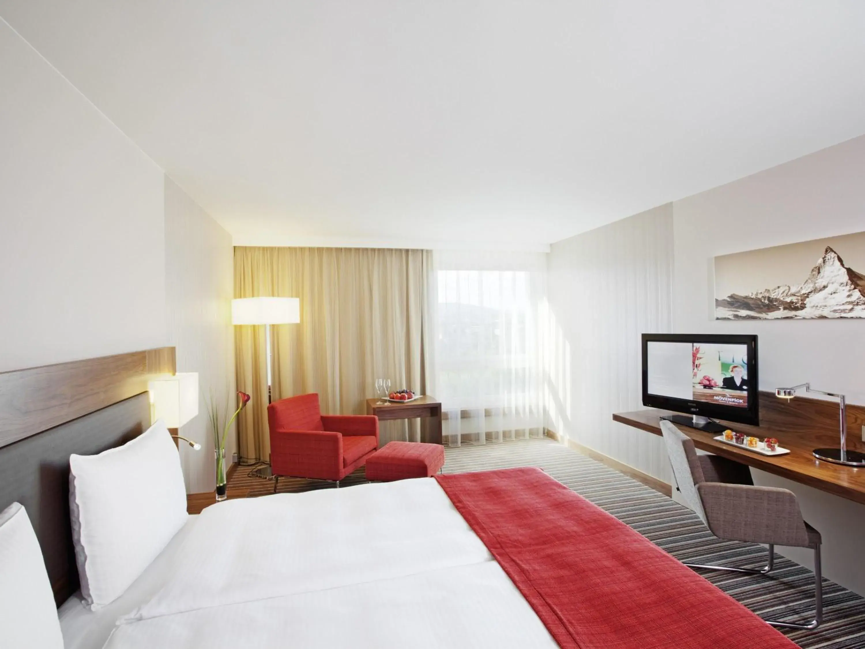 Bedroom, Bed in Mövenpick Hotel Zurich Airport Bedroom, Bed in Mövenpick Hotel Zurich Airport