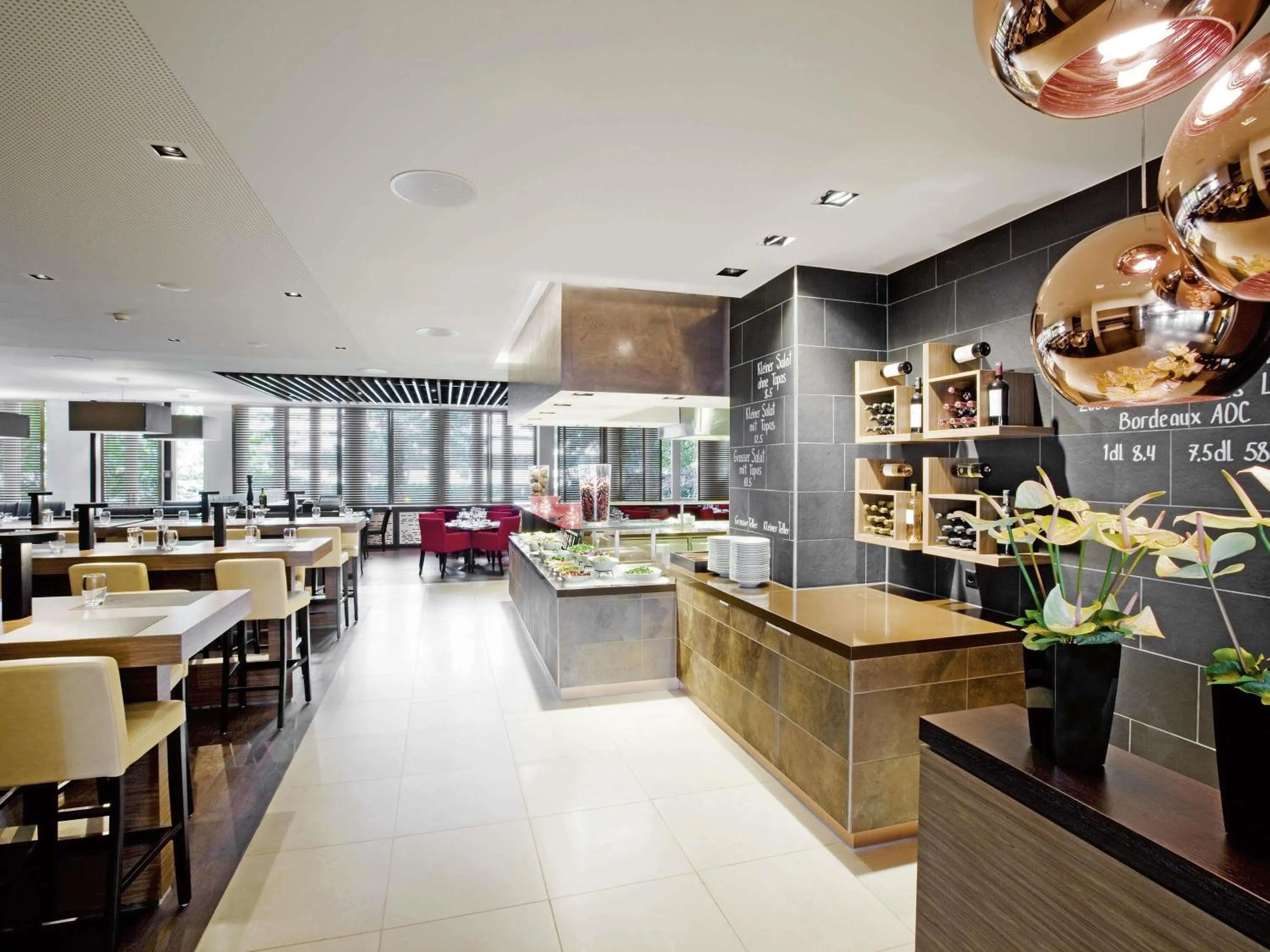 Restaurant/places to eat in Mövenpick Hotel Zurich Airport
