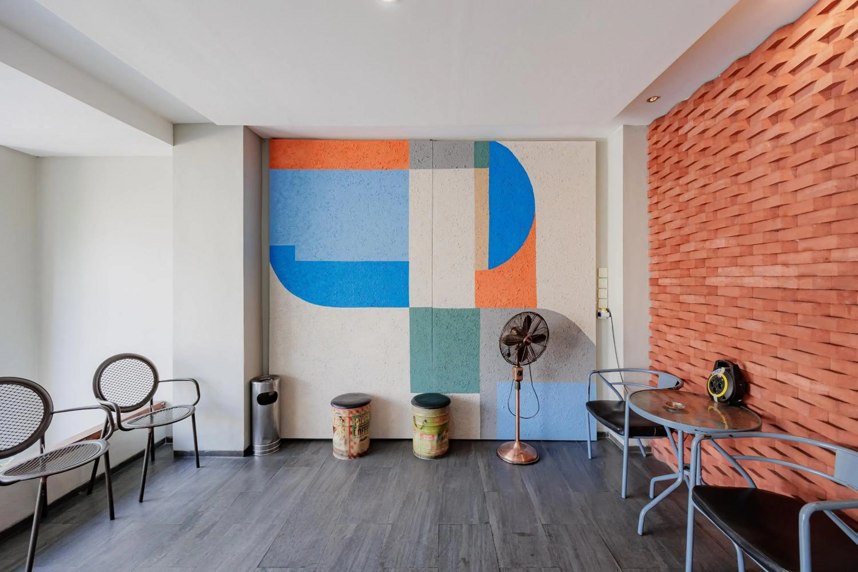 RedDoorz Plus near Radio Dalam 3