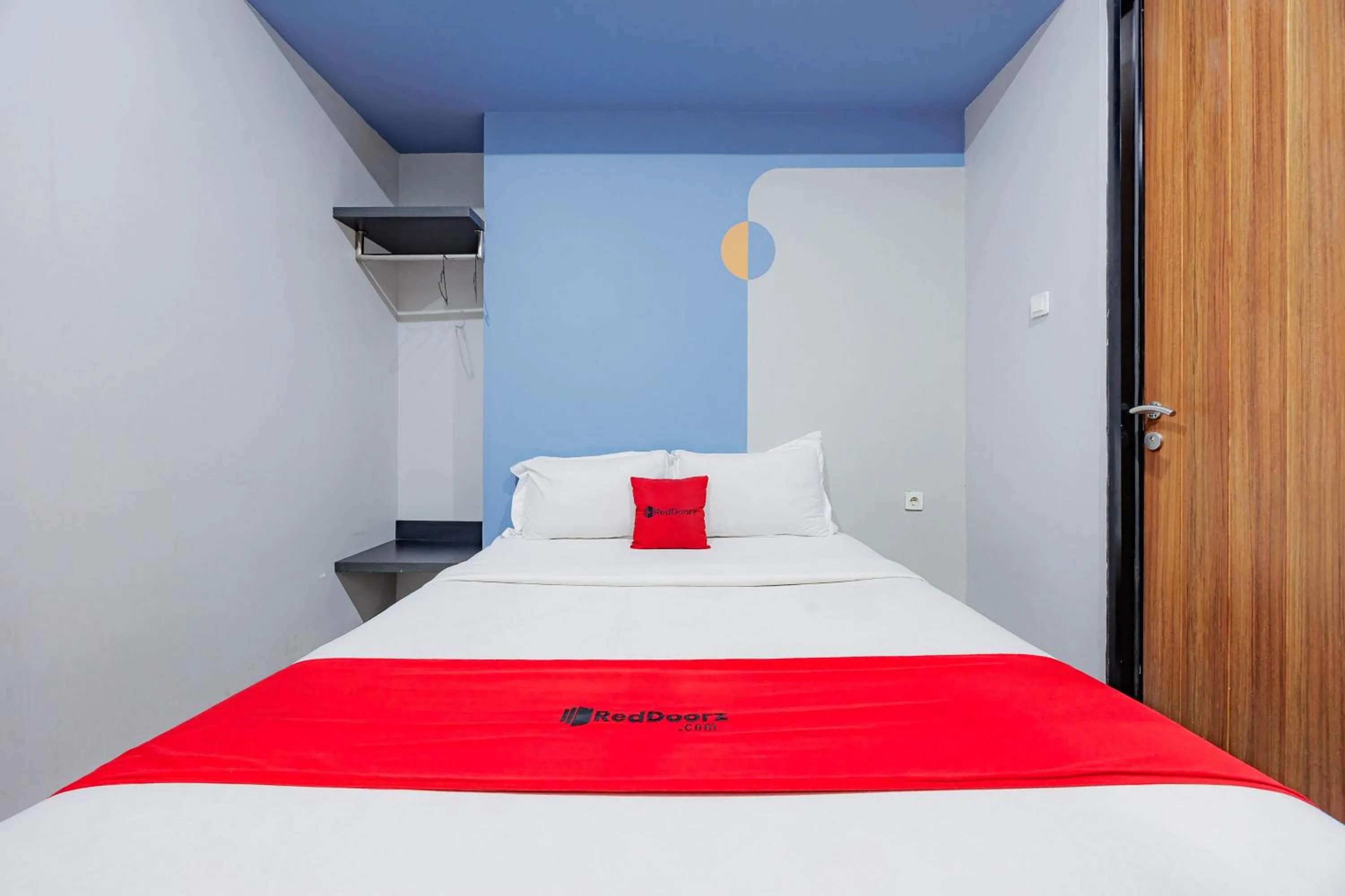 Bed in RedDoorz Plus near Radio Dalam 3
