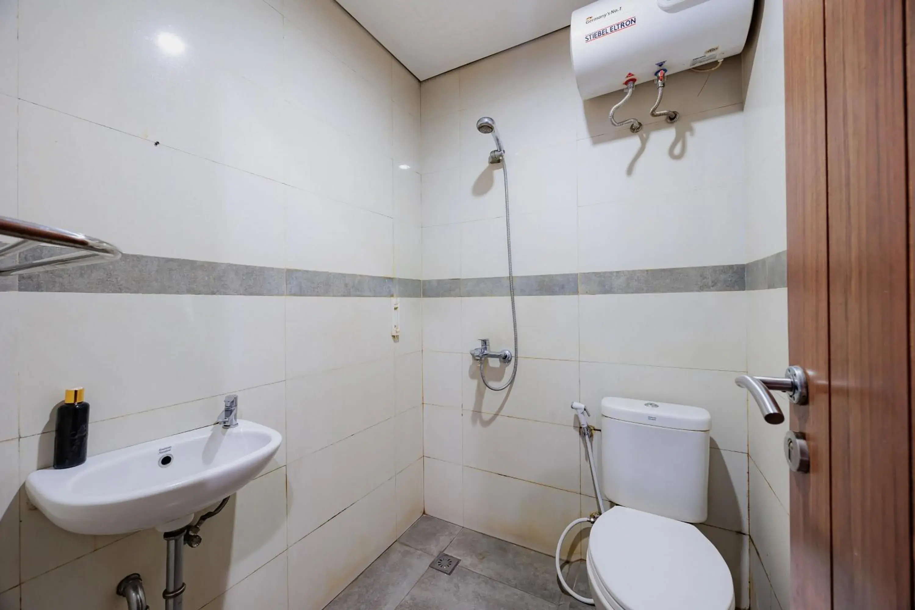 RedDoorz Plus near Radio Dalam 3 RedDoorz Plus near Radio Dalam 3