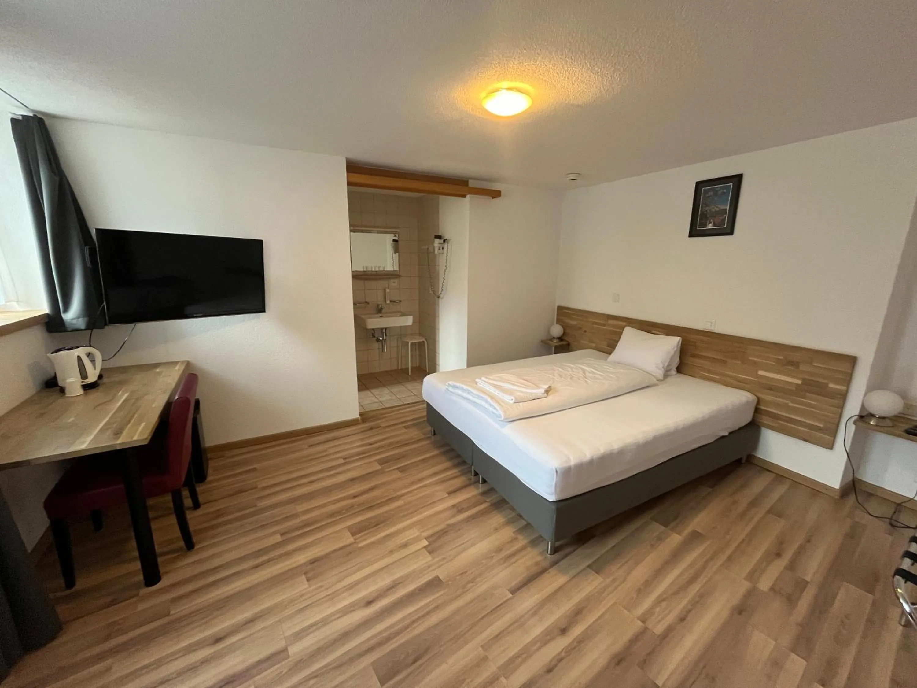 Photo of the whole room, Bed in Hotel Drei Könige