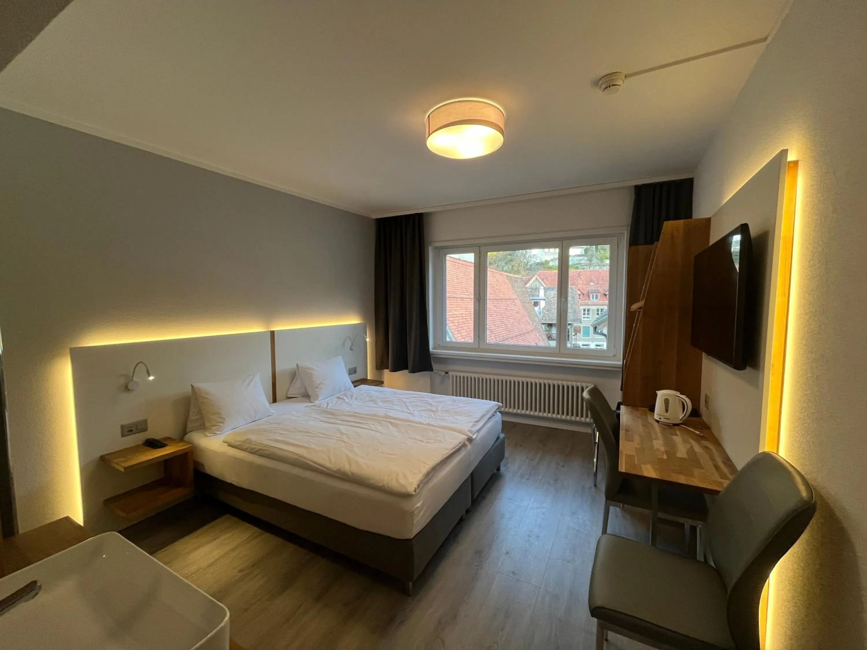 Photo of the whole room, Bed in Hotel Drei Könige