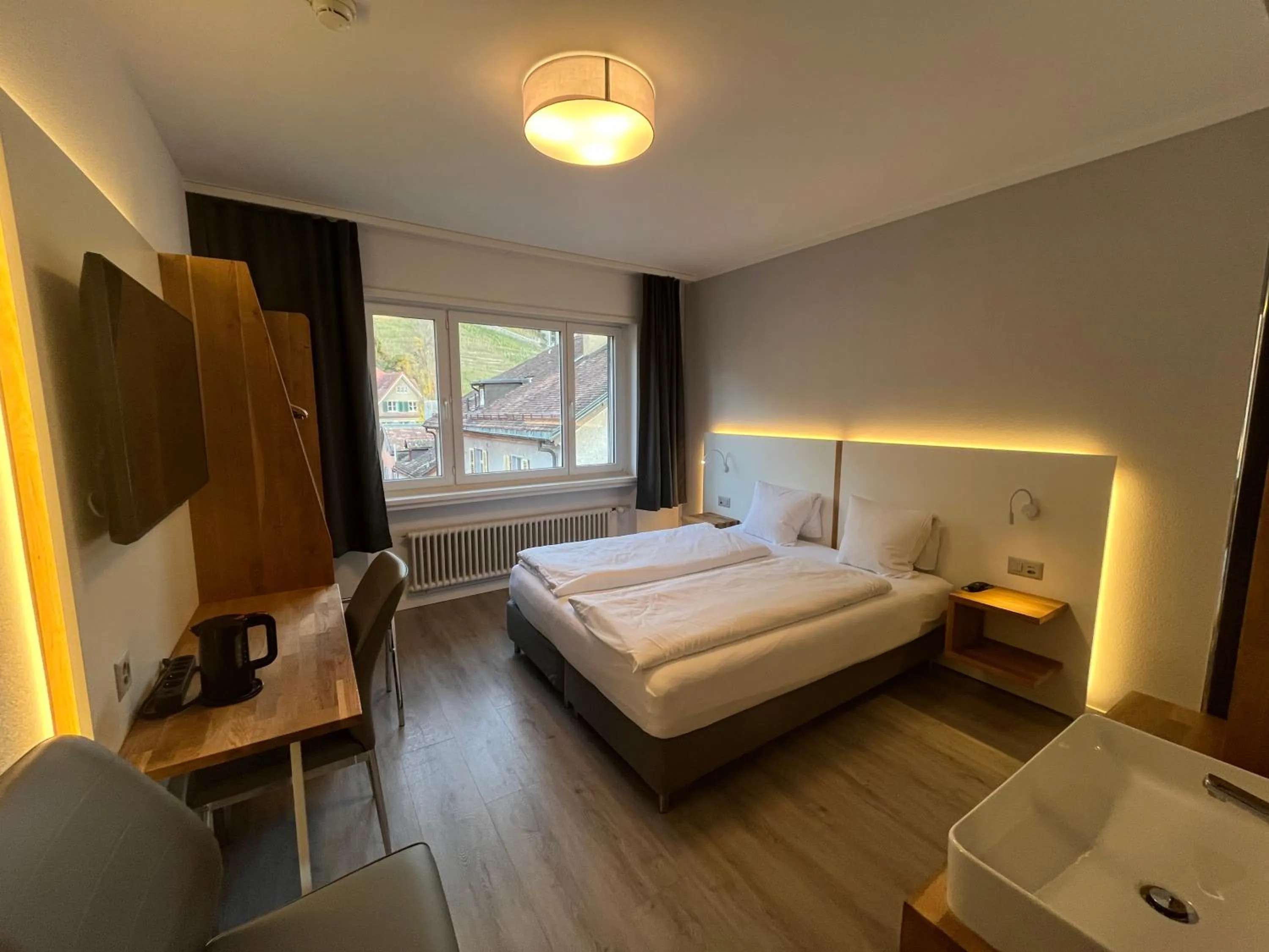 Photo of the whole room, Bed in Hotel Drei Könige