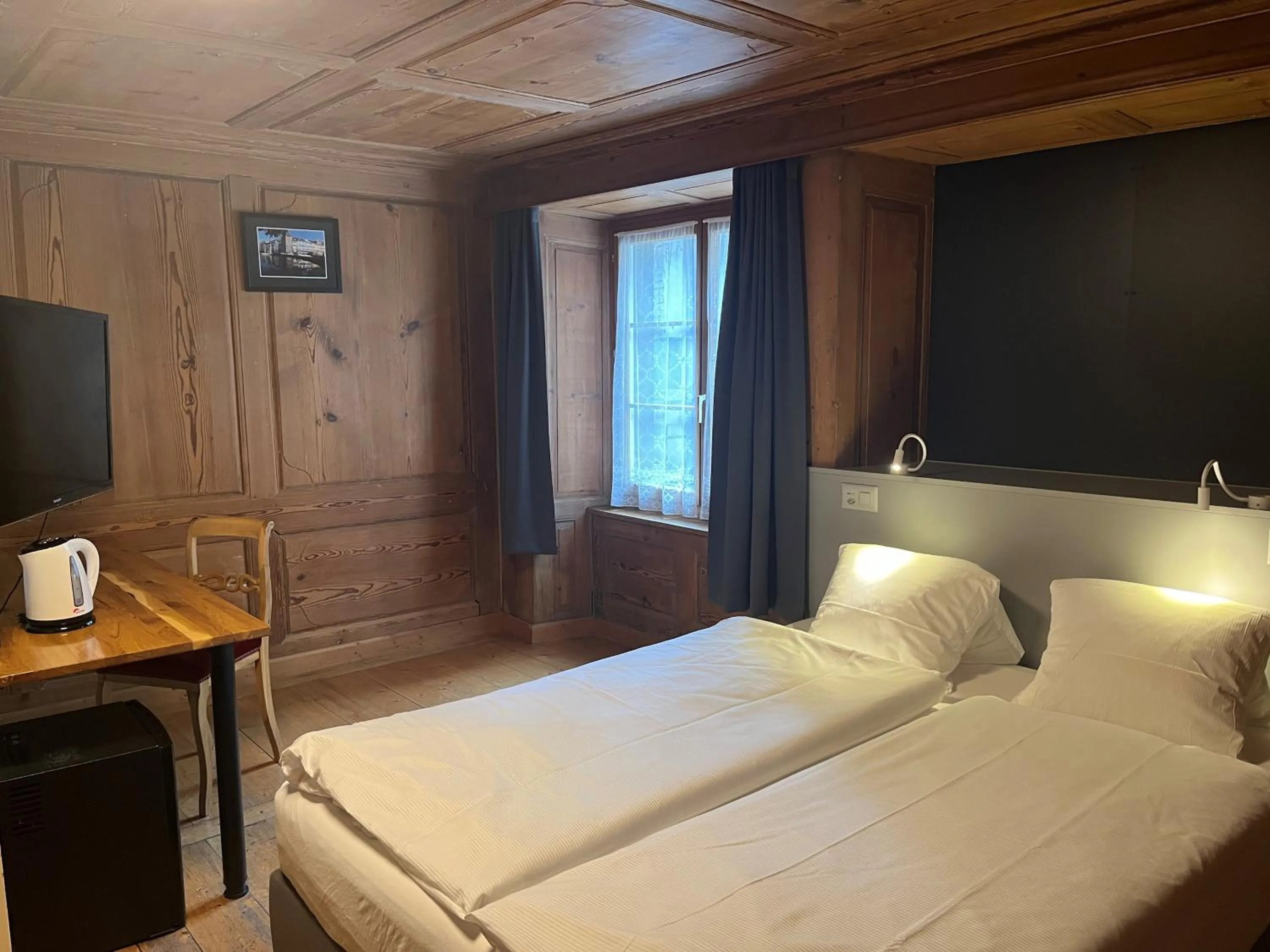 Photo of the whole room, Bed in Hotel Drei Könige