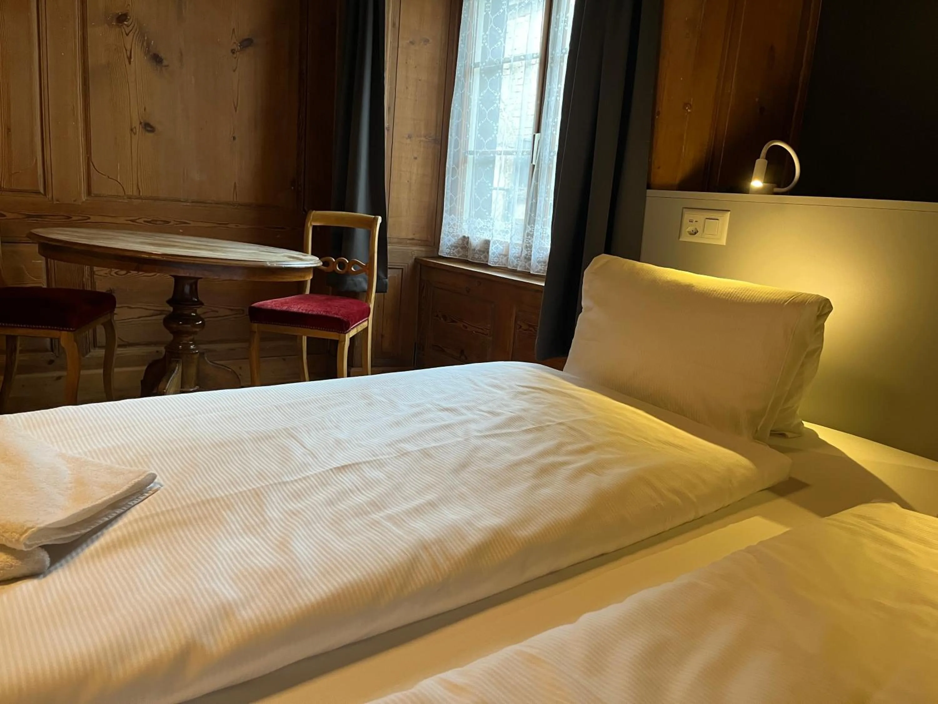 Photo of the whole room, Bed in Hotel Drei Könige