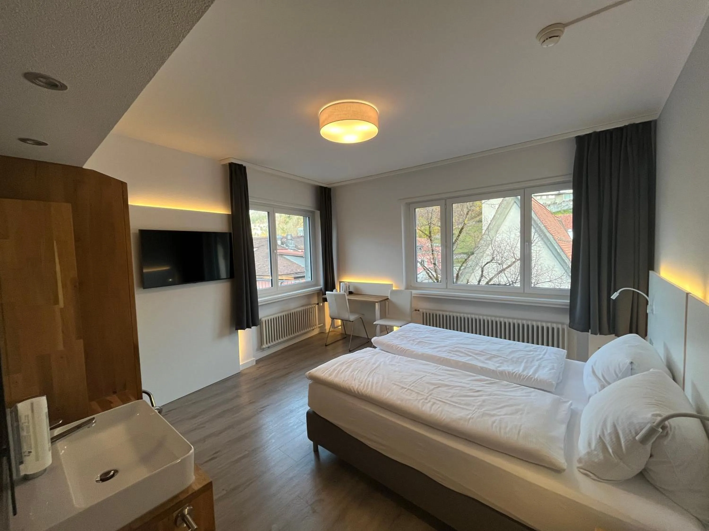 Photo of the whole room, Bed in Hotel Drei Könige