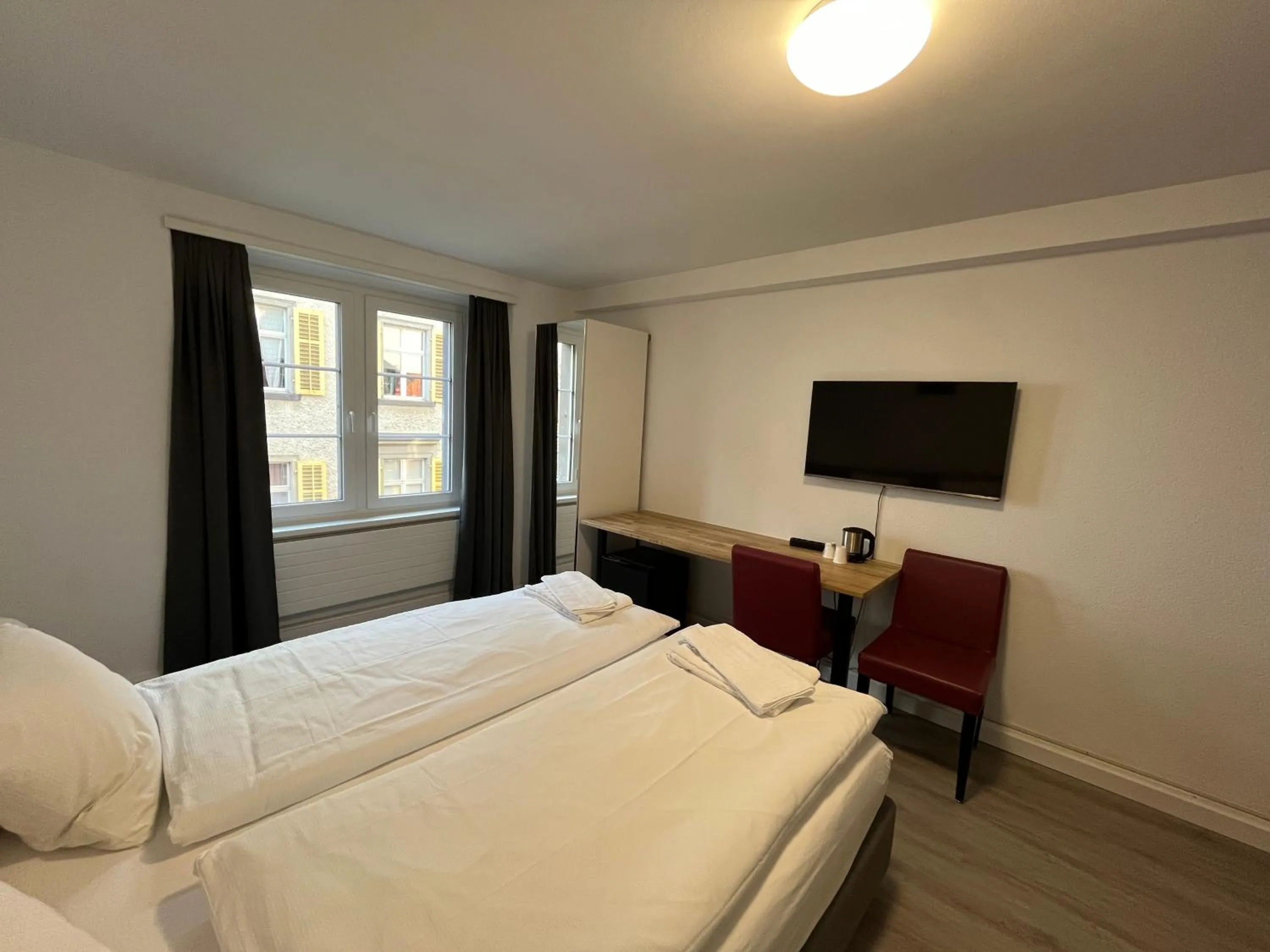 Photo of the whole room, Bed in Hotel Drei Könige