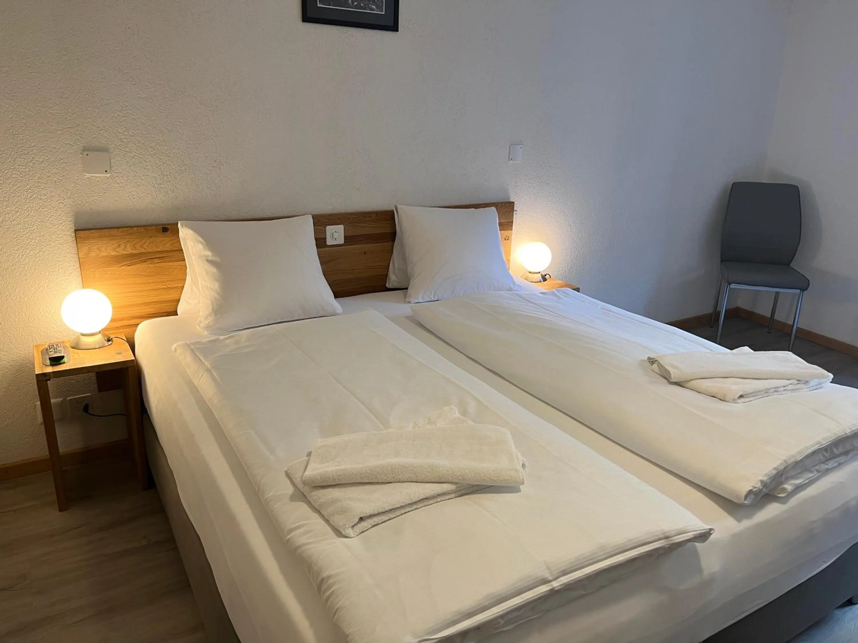 Photo of the whole room, Bed in Hotel Drei Könige