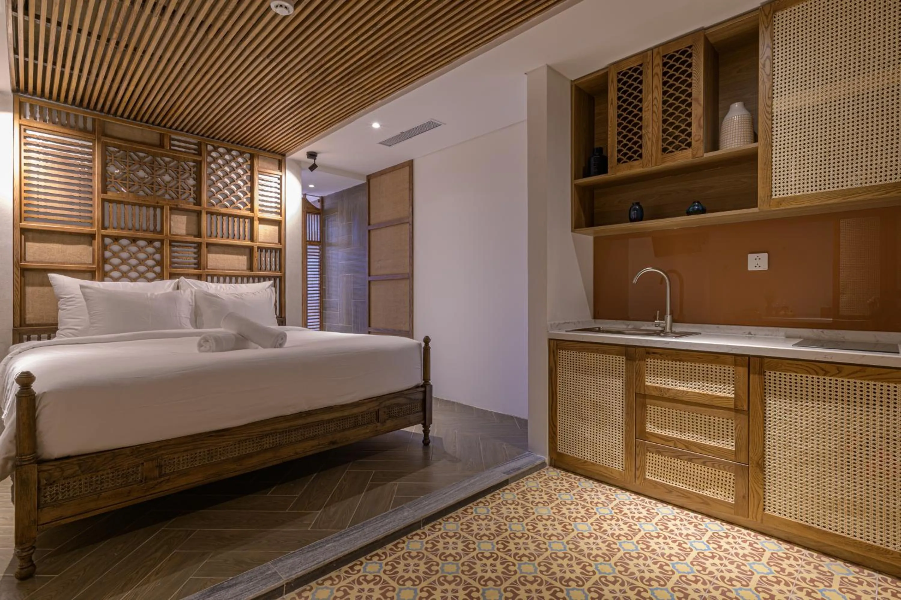 Kitchen or kitchenette, Bed in Le Boutique Danang