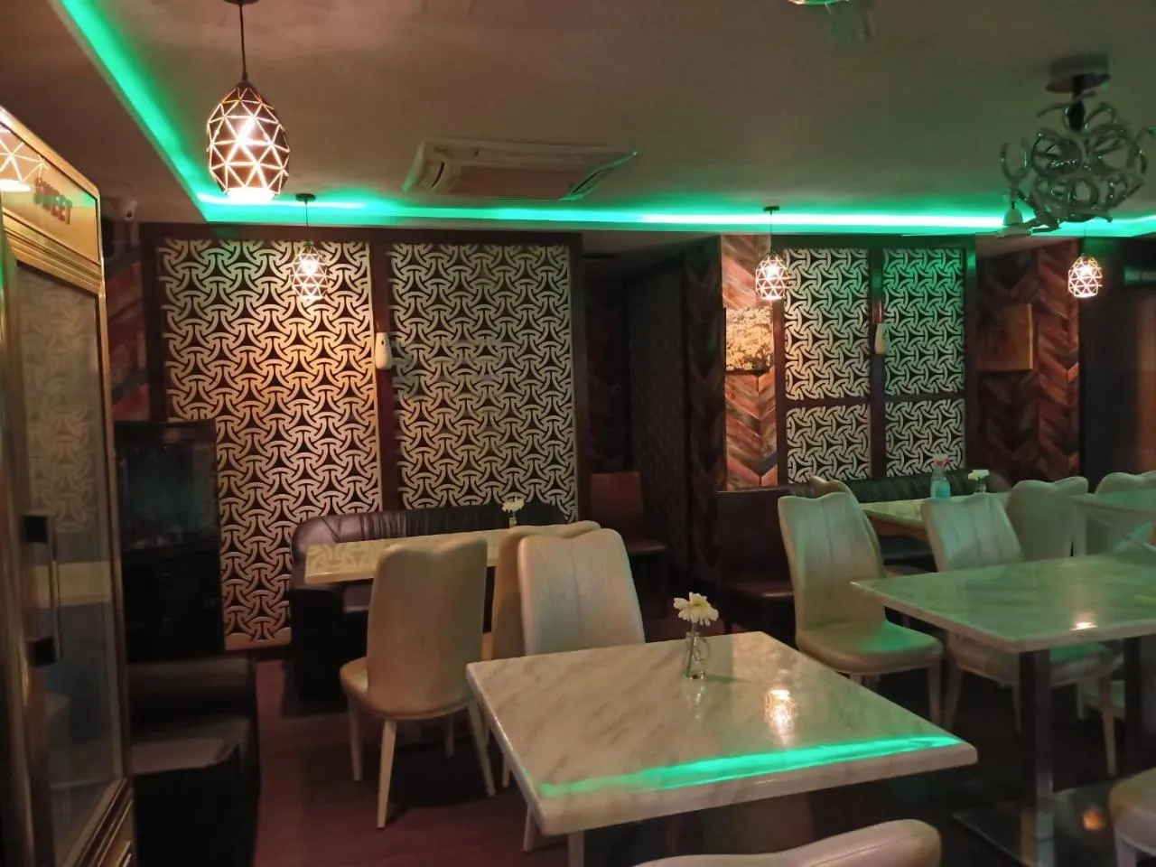 Restaurant/places to eat in Dwaraka Inn