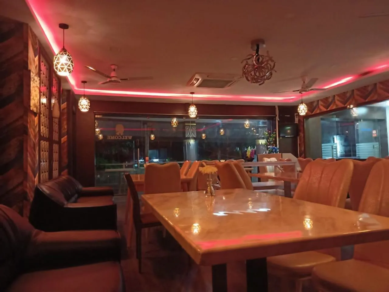 Restaurant/places to eat in Dwaraka Inn