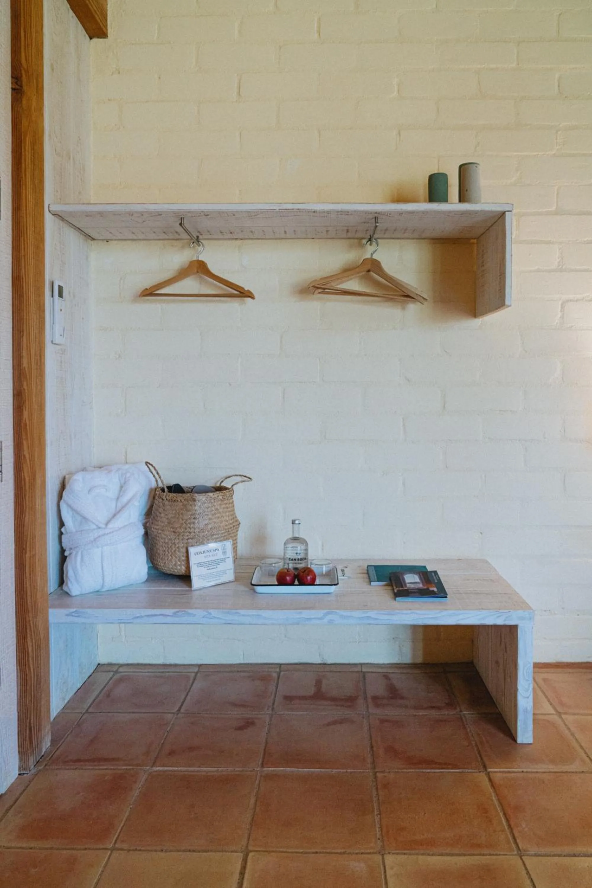 wardrobe in ECOTurisme Can Buch HOTEL