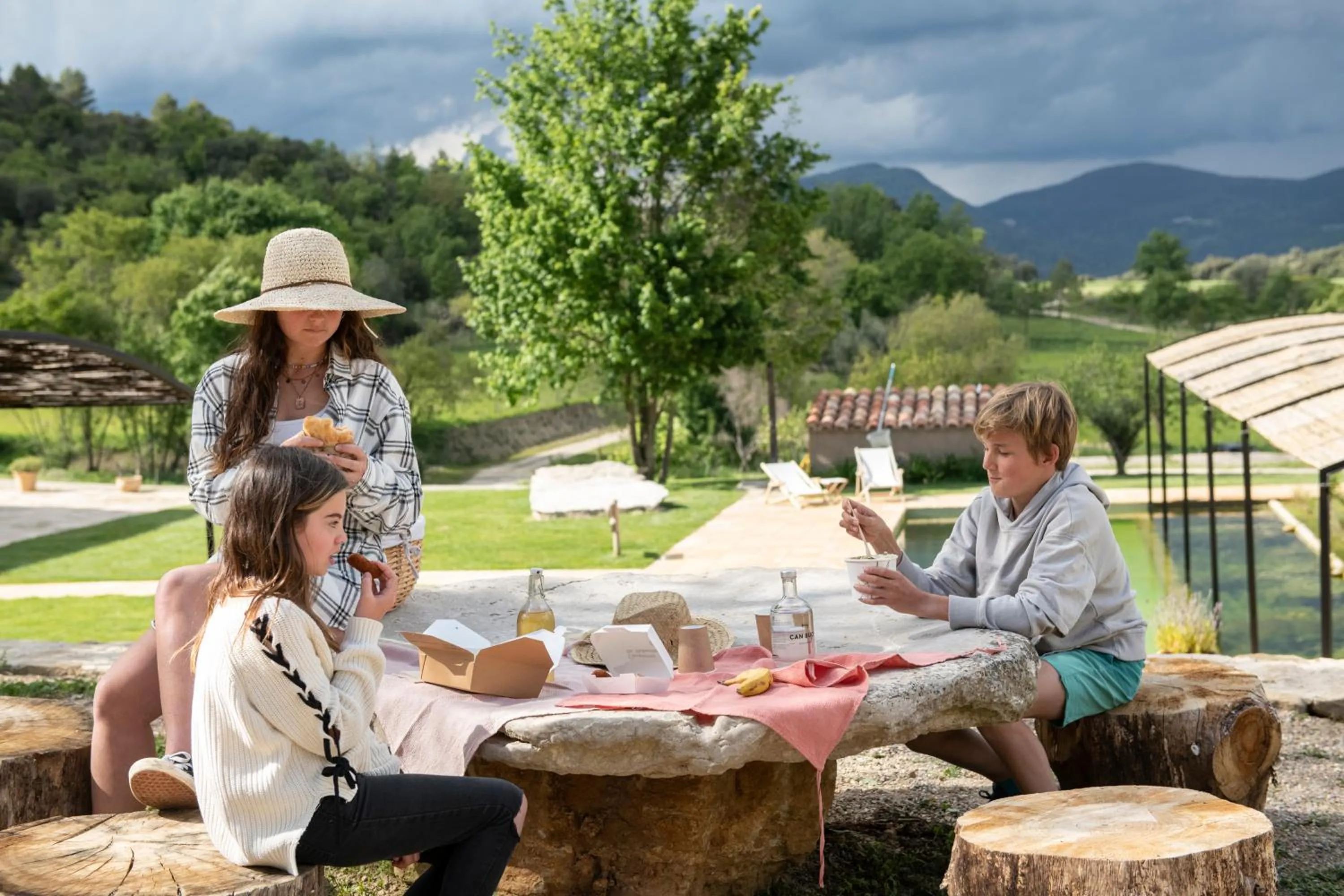 Restaurant/places to eat in ECOTurisme Can Buch HOTEL