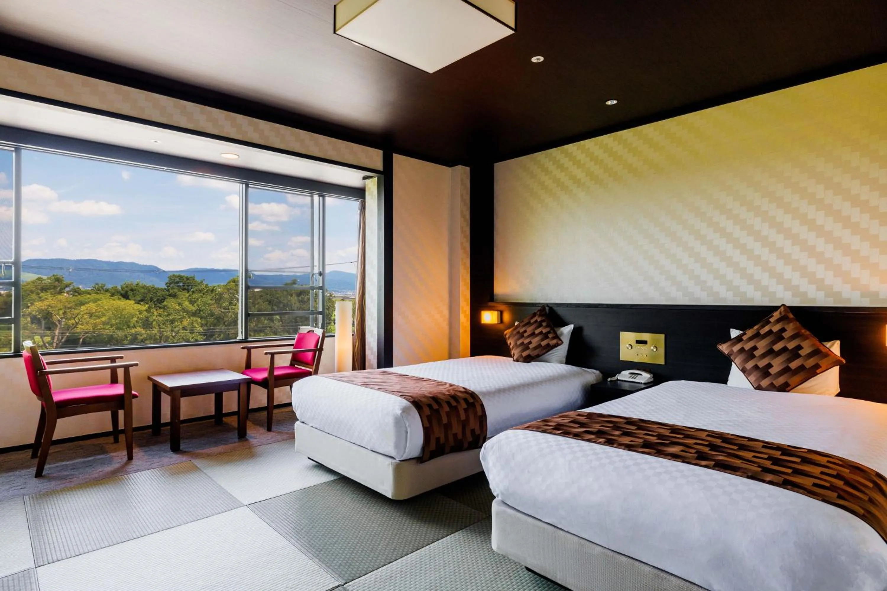 Photo of the whole room, Bed in KAMENOI HOTEL Nara